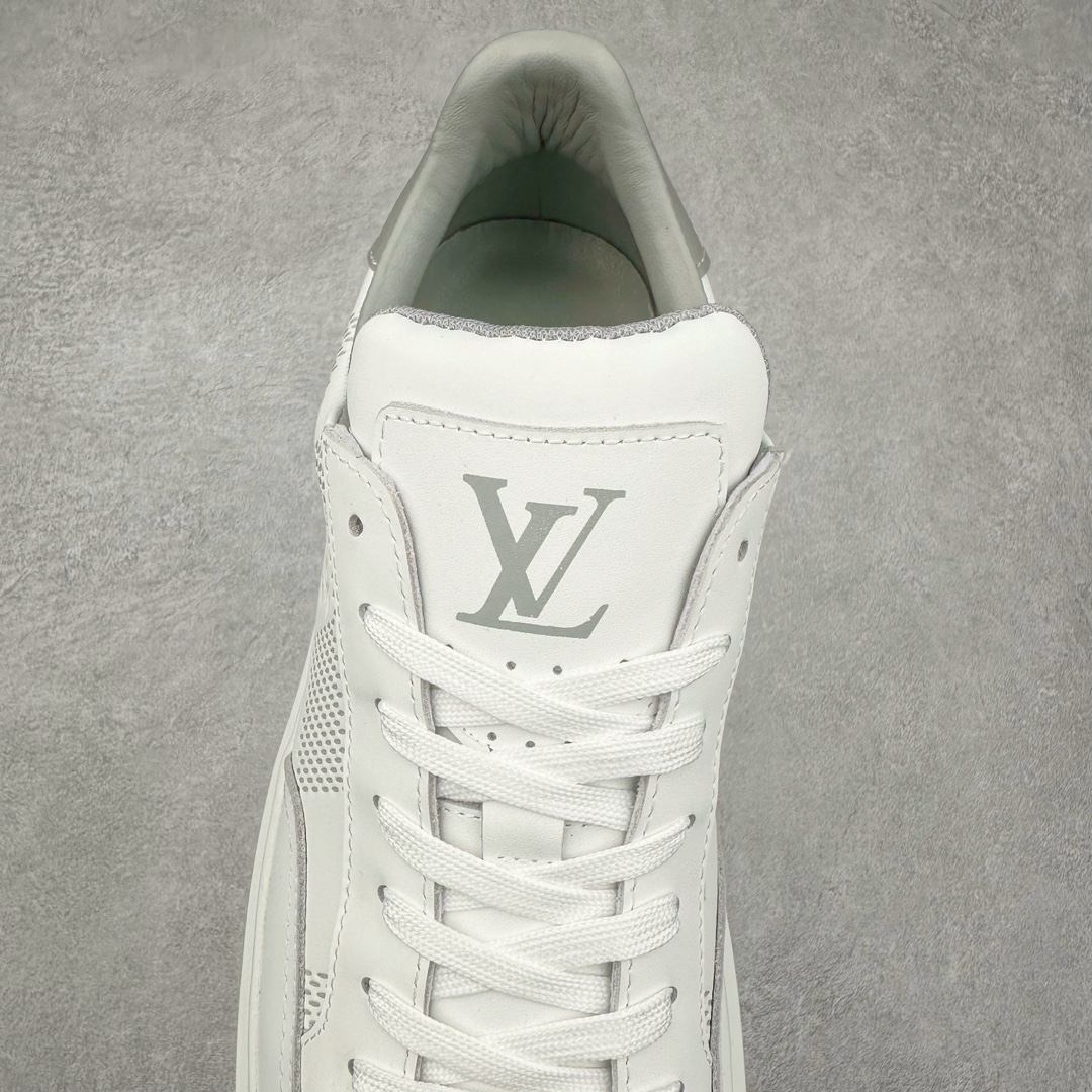 图片[5]-Louis Vuitton 路易威登 lv Time Out 低帮时尚运动板鞋 为舒软小牛皮革压印金属质感 Monogram 图案 再令 Louis 和vuitton 装饰点缀鞋带 与卢勒克斯金属线共同 释放莹泽光芒 搭配后部 Monogram帆布饰边和加厚胎面橡胶外底 鞋面胎牛皮和进口PVC制裁而成 高密度进口电脑车线工艺、经典LOGO跟PVC完美结合 原版大底开模 内里采用进口羊皮 超软皮内里+鞋垫 最新LV/路易威登 杨幂 关晓彤 官方等多明星网红同款 快手抖音等多平台热推 尺码：40 41 42 43 44 45-选品中心