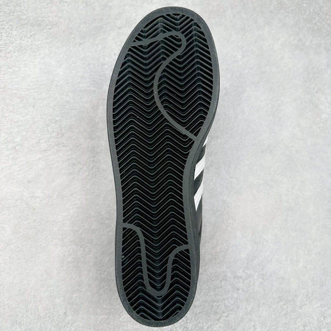 图片[9]-AD Originals Superstar 经典复古贝壳头板鞋 EG4959 诞生于1969年 是第一双将全皮面鞋 身与橡胶鞋头结合在一起的低帮篮球鞋 Superstar最开始 是作为高帮篮球鞋Pro Model的低帮版本而出现的 但因为其独特和醒目的橡胶鞋头造型而让大家熟知 被大家形象地称为\\\”shelltoe\\\”贝壳头 在70年代的美国职业篮球场上 接近3/4的NBA球员都将这双Superstar作为场上用鞋 80年代之后 经过不断的改良和发展 Superstar逐渐成为横跨时装、音乐、街头文化、休闲和运动等各大领域的时尚潮鞋 尺码：36 36.5 37 38 38.5 39 40 40.5 41 42 42.5 43 44 44.5 45-选品中心