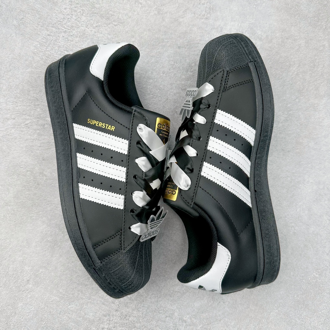 图片[3]-AD Originals Superstar 经典复古贝壳头板鞋 EG4959 诞生于1969年 是第一双将全皮面鞋 身与橡胶鞋头结合在一起的低帮篮球鞋 Superstar最开始 是作为高帮篮球鞋Pro Model的低帮版本而出现的 但因为其独特和醒目的橡胶鞋头造型而让大家熟知 被大家形象地称为\\\”shelltoe\\\”贝壳头 在70年代的美国职业篮球场上 接近3/4的NBA球员都将这双Superstar作为场上用鞋 80年代之后 经过不断的改良和发展 Superstar逐渐成为横跨时装、音乐、街头文化、休闲和运动等各大领域的时尚潮鞋 尺码：36 36.5 37 38 38.5 39 40 40.5 41 42 42.5 43 44 44.5 45-选品中心
