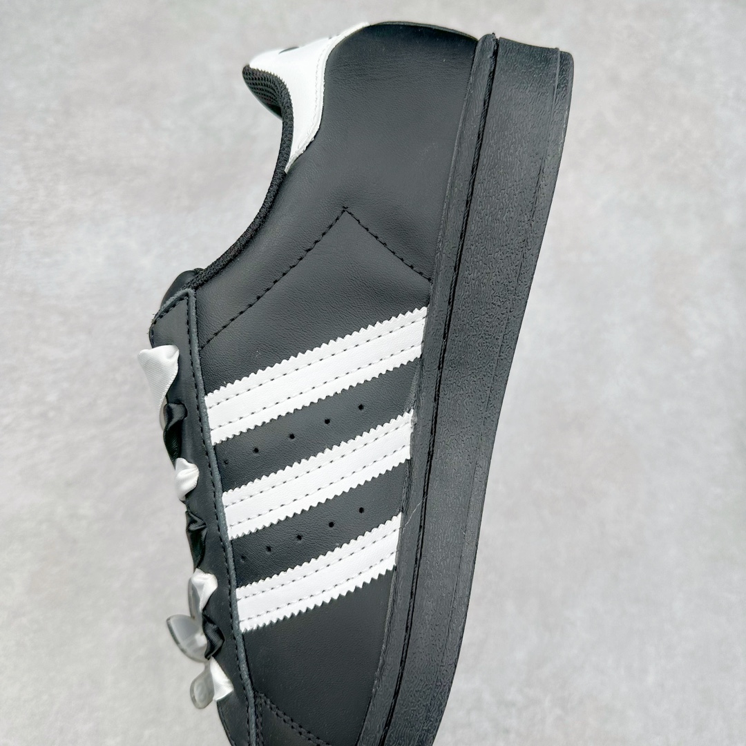 图片[7]-AD Originals Superstar 经典复古贝壳头板鞋 EG4959 诞生于1969年 是第一双将全皮面鞋 身与橡胶鞋头结合在一起的低帮篮球鞋 Superstar最开始 是作为高帮篮球鞋Pro Model的低帮版本而出现的 但因为其独特和醒目的橡胶鞋头造型而让大家熟知 被大家形象地称为\\\”shelltoe\\\”贝壳头 在70年代的美国职业篮球场上 接近3/4的NBA球员都将这双Superstar作为场上用鞋 80年代之后 经过不断的改良和发展 Superstar逐渐成为横跨时装、音乐、街头文化、休闲和运动等各大领域的时尚潮鞋 尺码：36 36.5 37 38 38.5 39 40 40.5 41 42 42.5 43 44 44.5 45-选品中心