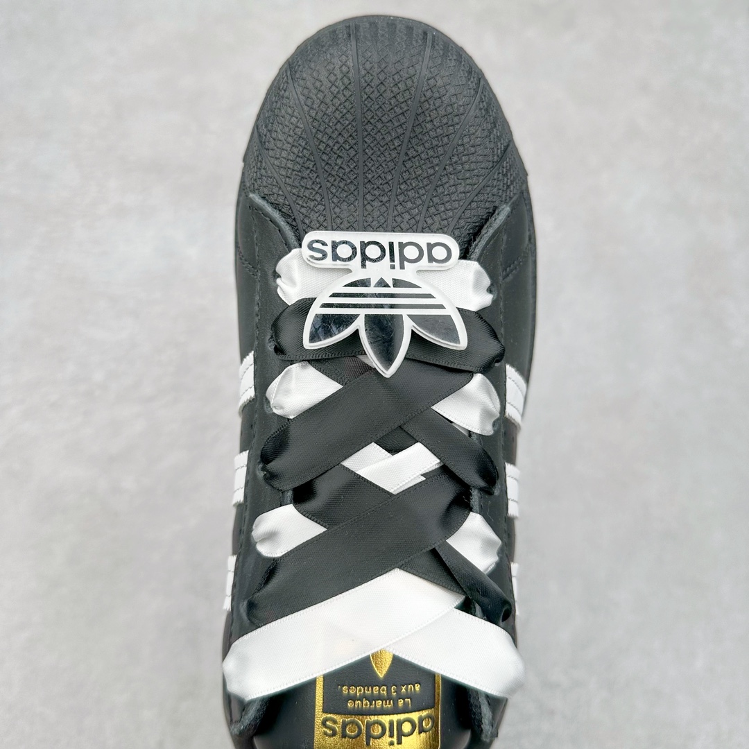 图片[4]-AD Originals Superstar 经典复古贝壳头板鞋 EG4959 诞生于1969年 是第一双将全皮面鞋 身与橡胶鞋头结合在一起的低帮篮球鞋 Superstar最开始 是作为高帮篮球鞋Pro Model的低帮版本而出现的 但因为其独特和醒目的橡胶鞋头造型而让大家熟知 被大家形象地称为\\\”shelltoe\\\”贝壳头 在70年代的美国职业篮球场上 接近3/4的NBA球员都将这双Superstar作为场上用鞋 80年代之后 经过不断的改良和发展 Superstar逐渐成为横跨时装、音乐、街头文化、休闲和运动等各大领域的时尚潮鞋 尺码：36 36.5 37 38 38.5 39 40 40.5 41 42 42.5 43 44 44.5 45-选品中心