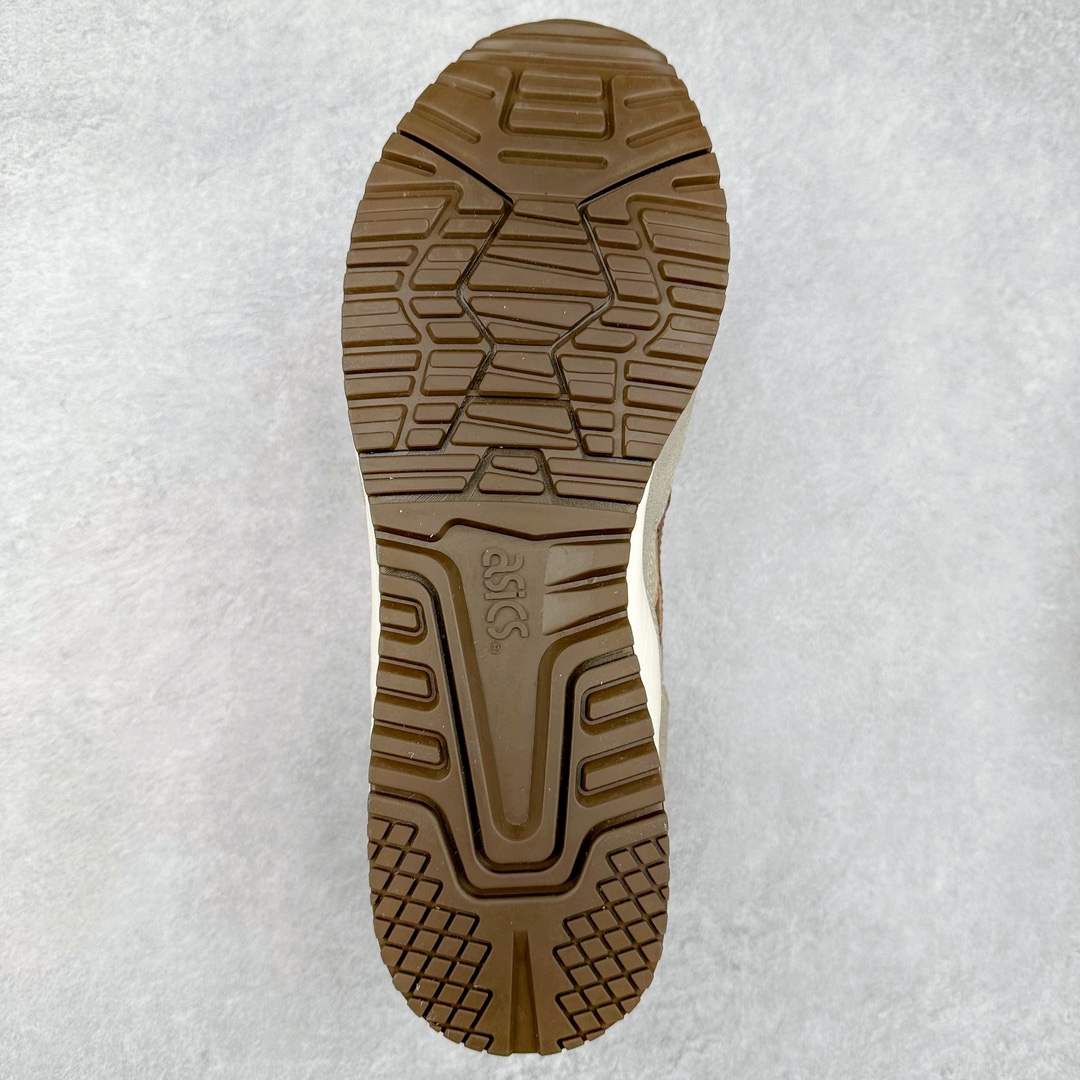 图片[9]-＃纯原福利 Asics Gel-Lyte III 亚瑟士3代系列低帮经典复古休闲运动跑步鞋 伴随着复古跑鞋的再度盛行，让不少运动品牌都将自家经典鞋款重新带回，ASICS 亚瑟士这两年受到众多球鞋爱好者追捧。近期，ASICS 亚瑟士以自己经典的 GEL-LYTE III OG 为蓝本推出了两双全新配色。第一双选择了灰色、藏蓝色和蒂芙尼蓝色拼接呈现，随之妆点一抹粉色，使整双鞋低调又不失细节。材质选择了大面积麂皮与网眼面料打造，保证了质感与透气性兼备。最后以略微泛黄的中底收尾，完善整体设计。另一双以深浅不同的卡其色打造鞋身，缀以淡紫色丰富鞋身细节，想必第一双会更加适合女生上脚。用料与上一双完全相同，提供了优秀的质感。尺码：36 37 37.5 38 39 39.5 40 40.5 41.5 42 42.5 43.5 44 45-选品中心