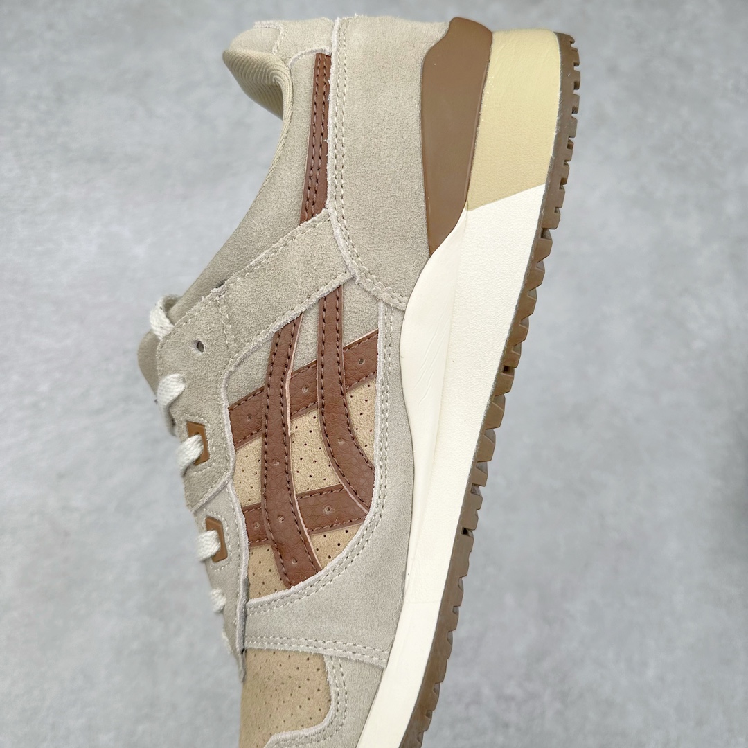 图片[7]-＃纯原福利 Asics Gel-Lyte III 亚瑟士3代系列低帮经典复古休闲运动跑步鞋 伴随着复古跑鞋的再度盛行，让不少运动品牌都将自家经典鞋款重新带回，ASICS 亚瑟士这两年受到众多球鞋爱好者追捧。近期，ASICS 亚瑟士以自己经典的 GEL-LYTE III OG 为蓝本推出了两双全新配色。第一双选择了灰色、藏蓝色和蒂芙尼蓝色拼接呈现，随之妆点一抹粉色，使整双鞋低调又不失细节。材质选择了大面积麂皮与网眼面料打造，保证了质感与透气性兼备。最后以略微泛黄的中底收尾，完善整体设计。另一双以深浅不同的卡其色打造鞋身，缀以淡紫色丰富鞋身细节，想必第一双会更加适合女生上脚。用料与上一双完全相同，提供了优秀的质感。尺码：36 37 37.5 38 39 39.5 40 40.5 41.5 42 42.5 43.5 44 45-选品中心