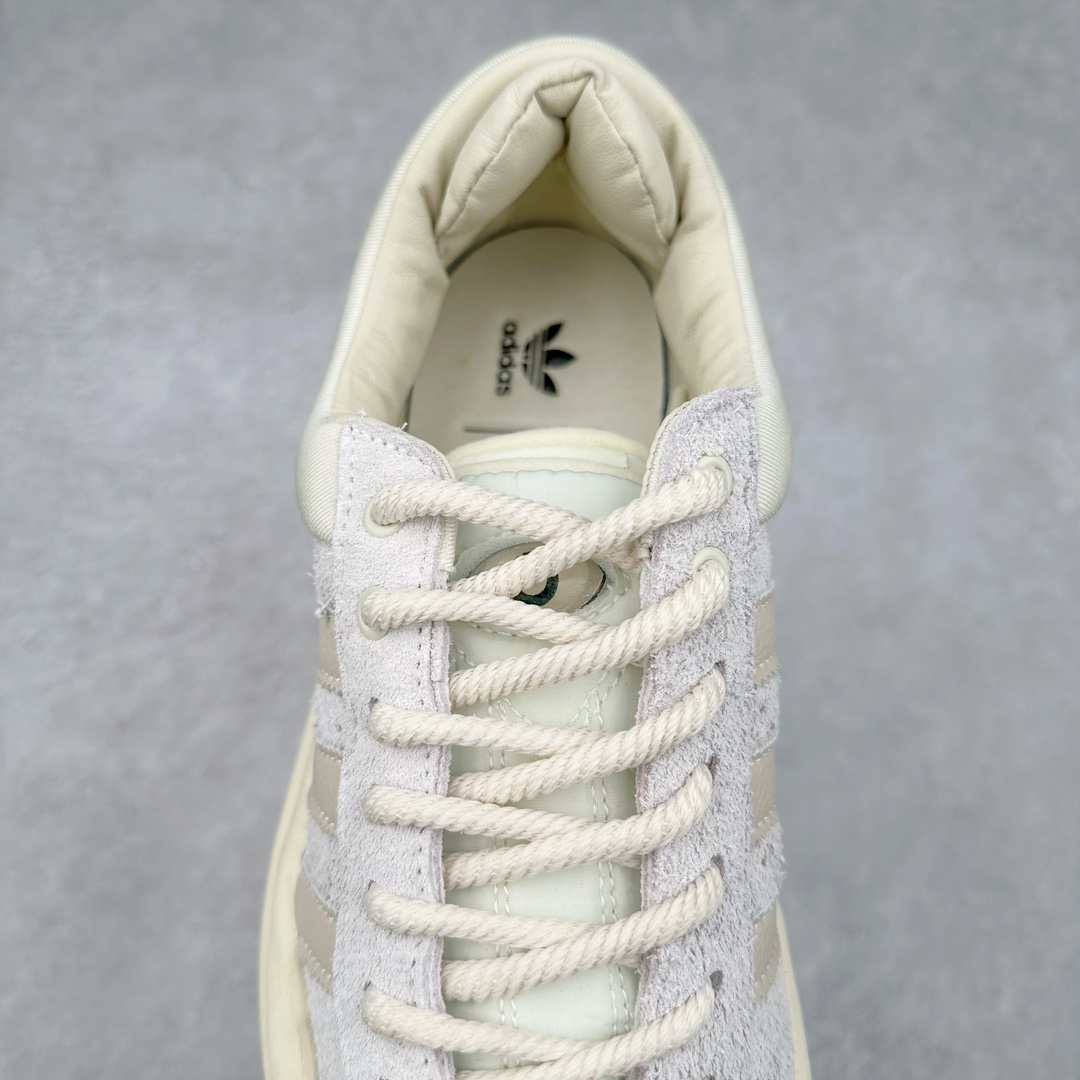 图片[5]-＃纯原特价 Bad Bunny x AD Campus Light 学院莱特系列低帮复古系带休闲运动板鞋 联名坏痞兔 全套原楦原纸板原厂数据开发 原装进口翻毛皮料正确绒感卡色 正确铜制锁扣 原盒原配防尘袋配件 以云白色、米色与和做旧泛黄配色为基调 厚绒麂皮与奢华皮革环绕鞋面 正面看起来无比寻常 但从侧面可以发现双鞋舌和双鞋跟设计提升了观感 鞋中底的重新设计也使得存在感大大增加 更加切合当下时尚 鞋舌和鞋垫上带有 Bad Bunny 的专属标志 并且使用特殊包装彰显其身份 尺码：36 36⅔ 37⅓ 38 38⅔ 39⅓ 40 40⅔ 41⅓ 42 42⅔ 43⅓ 44⅓ 44 44⅔ 45⅓-选品中心
