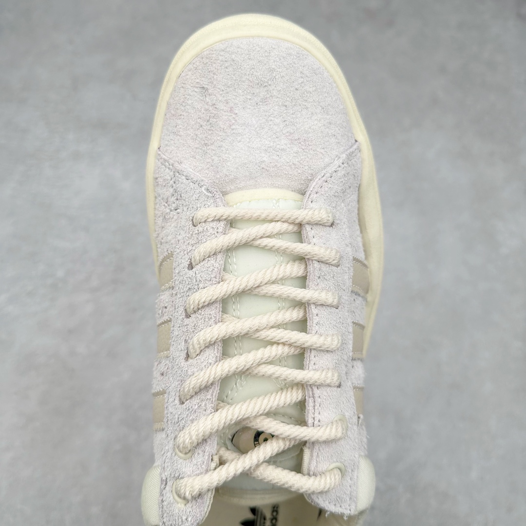 图片[4]-＃纯原特价 Bad Bunny x AD Campus Light 学院莱特系列低帮复古系带休闲运动板鞋 联名坏痞兔 全套原楦原纸板原厂数据开发 原装进口翻毛皮料正确绒感卡色 正确铜制锁扣 原盒原配防尘袋配件 以云白色、米色与和做旧泛黄配色为基调 厚绒麂皮与奢华皮革环绕鞋面 正面看起来无比寻常 但从侧面可以发现双鞋舌和双鞋跟设计提升了观感 鞋中底的重新设计也使得存在感大大增加 更加切合当下时尚 鞋舌和鞋垫上带有 Bad Bunny 的专属标志 并且使用特殊包装彰显其身份 尺码：36 36⅔ 37⅓ 38 38⅔ 39⅓ 40 40⅔ 41⅓ 42 42⅔ 43⅓ 44⅓ 44 44⅔ 45⅓-选品中心