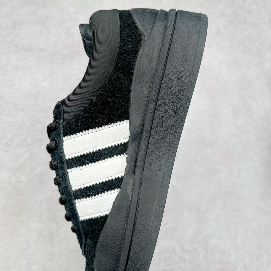 图片[7]-＃纯原特价 Bad Bunny x AD Campus Light 学院莱特系列低帮复古系带休闲运动板鞋 联名坏痞兔 全套原楦原纸板原厂数据开发 原装进口翻毛皮料正确绒感卡色 正确铜制锁扣 原盒原配防尘袋配件 以云白色、米色与和做旧泛黄配色为基调 厚绒麂皮与奢华皮革环绕鞋面 正面看起来无比寻常 但从侧面可以发现双鞋舌和双鞋跟设计提升了观感 鞋中底的重新设计也使得存在感大大增加 更加切合当下时尚 鞋舌和鞋垫上带有 Bad Bunny 的专属标志 并且使用特殊包装彰显其身份 尺码：36 36⅔ 37⅓ 38 38⅔ 39⅓ 40 40⅔ 41⅓ 42 42⅔ 43⅓ 44⅓ 44 44⅔ 45⅓-选品中心