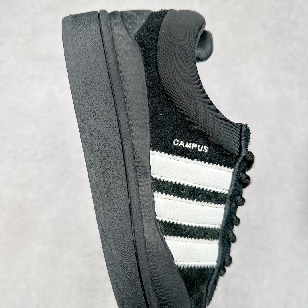 图片[6]-＃纯原特价 Bad Bunny x AD Campus Light 学院莱特系列低帮复古系带休闲运动板鞋 联名坏痞兔 全套原楦原纸板原厂数据开发 原装进口翻毛皮料正确绒感卡色 正确铜制锁扣 原盒原配防尘袋配件 以云白色、米色与和做旧泛黄配色为基调 厚绒麂皮与奢华皮革环绕鞋面 正面看起来无比寻常 但从侧面可以发现双鞋舌和双鞋跟设计提升了观感 鞋中底的重新设计也使得存在感大大增加 更加切合当下时尚 鞋舌和鞋垫上带有 Bad Bunny 的专属标志 并且使用特殊包装彰显其身份 尺码：36 36⅔ 37⅓ 38 38⅔ 39⅓ 40 40⅔ 41⅓ 42 42⅔ 43⅓ 44⅓ 44 44⅔ 45⅓-选品中心