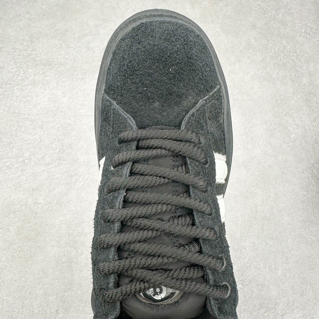 图片[4]-＃纯原特价 Bad Bunny x AD Campus Light 学院莱特系列低帮复古系带休闲运动板鞋 联名坏痞兔 全套原楦原纸板原厂数据开发 原装进口翻毛皮料正确绒感卡色 正确铜制锁扣 原盒原配防尘袋配件 以云白色、米色与和做旧泛黄配色为基调 厚绒麂皮与奢华皮革环绕鞋面 正面看起来无比寻常 但从侧面可以发现双鞋舌和双鞋跟设计提升了观感 鞋中底的重新设计也使得存在感大大增加 更加切合当下时尚 鞋舌和鞋垫上带有 Bad Bunny 的专属标志 并且使用特殊包装彰显其身份 尺码：36 36⅔ 37⅓ 38 38⅔ 39⅓ 40 40⅔ 41⅓ 42 42⅔ 43⅓ 44⅓ 44 44⅔ 45⅓-选品中心