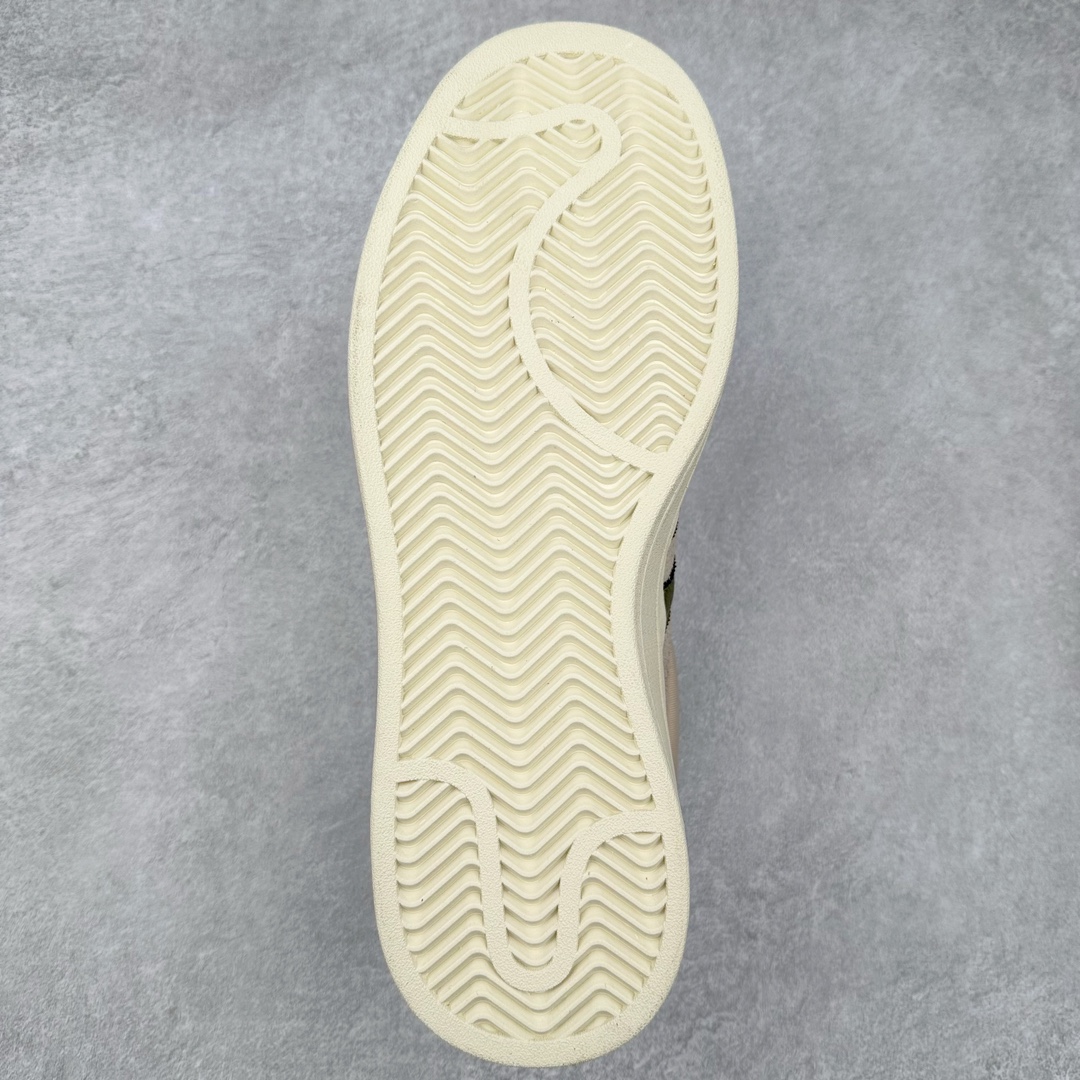 图片[9]-＃纯原特价 Bad Bunny x AD Campus Light 学院莱特系列低帮复古系带休闲运动板鞋 联名坏痞兔 全套原楦原纸板原厂数据开发 原装进口翻毛皮料正确绒感卡色 正确铜制锁扣 原盒原配防尘袋配件 以云白色、米色与和做旧泛黄配色为基调 厚绒麂皮与奢华皮革环绕鞋面 正面看起来无比寻常 但从侧面可以发现双鞋舌和双鞋跟设计提升了观感 鞋中底的重新设计也使得存在感大大增加 更加切合当下时尚 鞋舌和鞋垫上带有 Bad Bunny 的专属标志 并且使用特殊包装彰显其身份 尺码：36 36⅔ 37⅓ 38 38⅔ 39⅓ 40 40⅔ 41⅓ 42 42⅔ 43⅓ 44⅓ 44 44⅔ 45⅓-选品中心