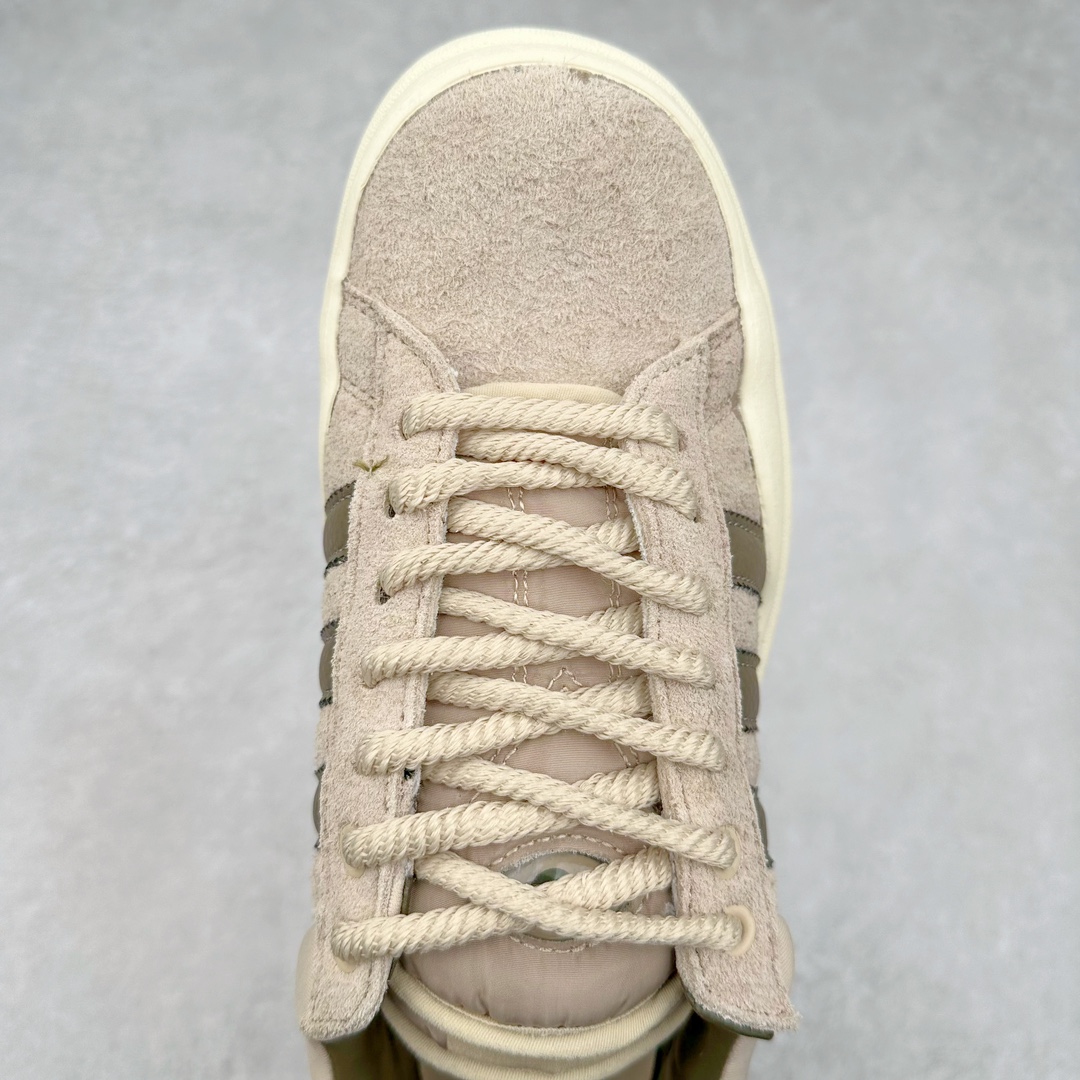 图片[4]-＃纯原特价 Bad Bunny x AD Campus Light 学院莱特系列低帮复古系带休闲运动板鞋 联名坏痞兔 全套原楦原纸板原厂数据开发 原装进口翻毛皮料正确绒感卡色 正确铜制锁扣 原盒原配防尘袋配件 以云白色、米色与和做旧泛黄配色为基调 厚绒麂皮与奢华皮革环绕鞋面 正面看起来无比寻常 但从侧面可以发现双鞋舌和双鞋跟设计提升了观感 鞋中底的重新设计也使得存在感大大增加 更加切合当下时尚 鞋舌和鞋垫上带有 Bad Bunny 的专属标志 并且使用特殊包装彰显其身份 尺码：36 36⅔ 37⅓ 38 38⅔ 39⅓ 40 40⅔ 41⅓ 42 42⅔ 43⅓ 44⅓ 44 44⅔ 45⅓-选品中心