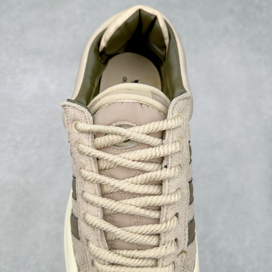 图片[5]-＃纯原特价 Bad Bunny x AD Campus Light 学院莱特系列低帮复古系带休闲运动板鞋 联名坏痞兔 全套原楦原纸板原厂数据开发 原装进口翻毛皮料正确绒感卡色 正确铜制锁扣 原盒原配防尘袋配件 以云白色、米色与和做旧泛黄配色为基调 厚绒麂皮与奢华皮革环绕鞋面 正面看起来无比寻常 但从侧面可以发现双鞋舌和双鞋跟设计提升了观感 鞋中底的重新设计也使得存在感大大增加 更加切合当下时尚 鞋舌和鞋垫上带有 Bad Bunny 的专属标志 并且使用特殊包装彰显其身份 尺码：36 36⅔ 37⅓ 38 38⅔ 39⅓ 40 40⅔ 41⅓ 42 42⅔ 43⅓ 44⅓ 44 44⅔ 45⅓-选品中心