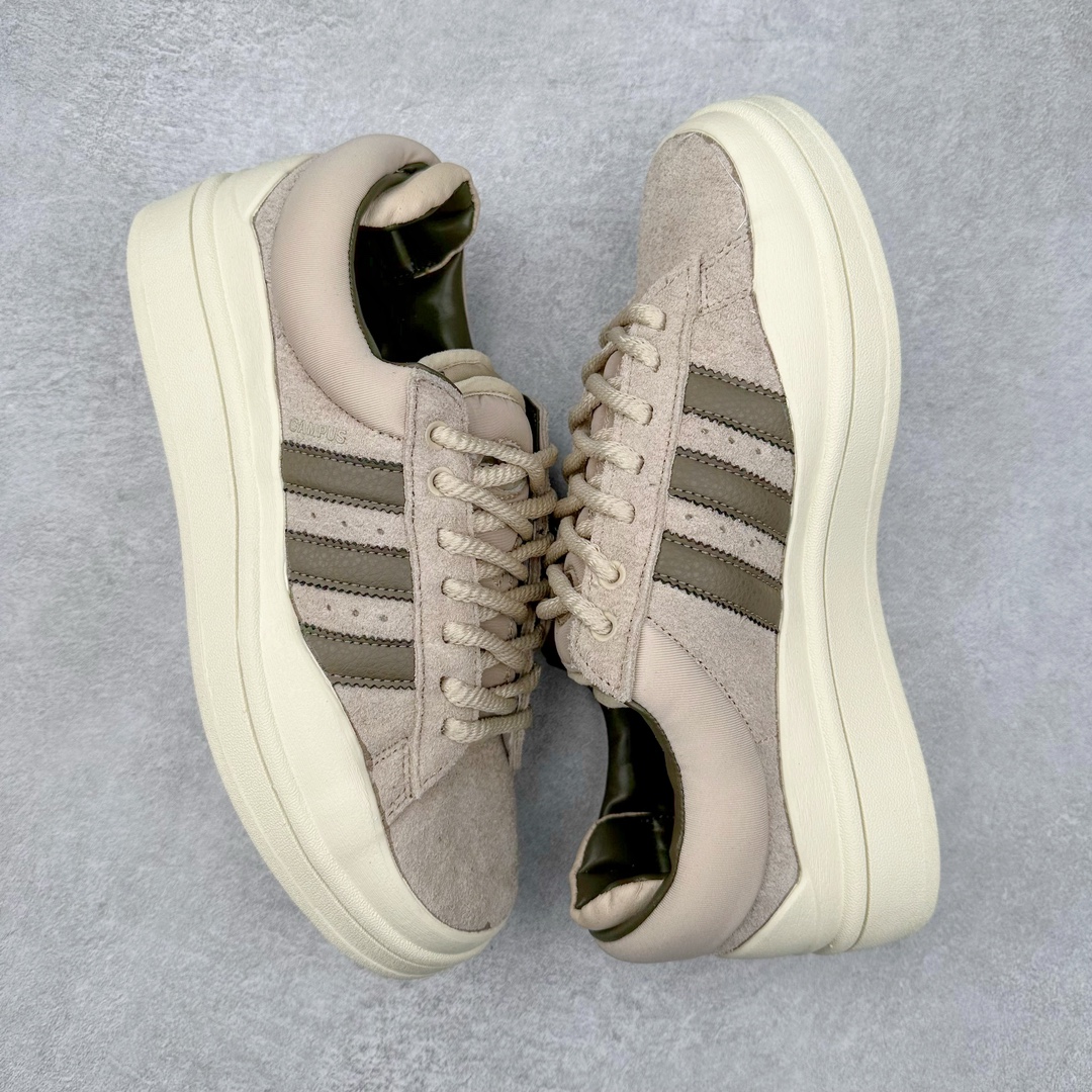 图片[3]-＃纯原特价 Bad Bunny x AD Campus Light 学院莱特系列低帮复古系带休闲运动板鞋 联名坏痞兔 全套原楦原纸板原厂数据开发 原装进口翻毛皮料正确绒感卡色 正确铜制锁扣 原盒原配防尘袋配件 以云白色、米色与和做旧泛黄配色为基调 厚绒麂皮与奢华皮革环绕鞋面 正面看起来无比寻常 但从侧面可以发现双鞋舌和双鞋跟设计提升了观感 鞋中底的重新设计也使得存在感大大增加 更加切合当下时尚 鞋舌和鞋垫上带有 Bad Bunny 的专属标志 并且使用特殊包装彰显其身份 尺码：36 36⅔ 37⅓ 38 38⅔ 39⅓ 40 40⅔ 41⅓ 42 42⅔ 43⅓ 44⅓ 44 44⅔ 45⅓-选品中心