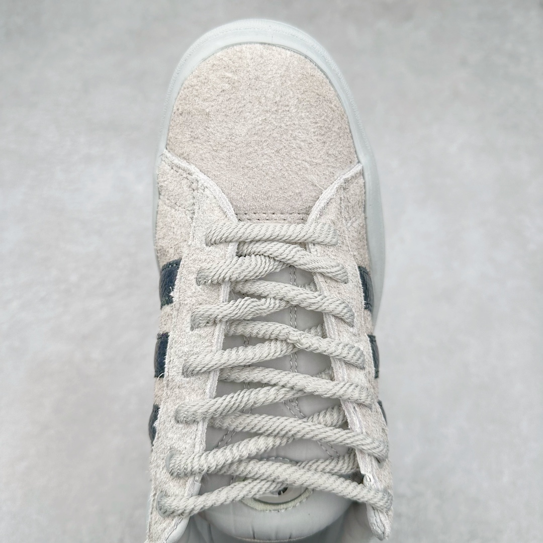 图片[4]-＃纯原特价 Bad Bunny x AD Campus Light 学院莱特系列低帮复古系带休闲运动板鞋 联名坏痞兔 全套原楦原纸板原厂数据开发 原装进口翻毛皮料正确绒感卡色 正确铜制锁扣 原盒原配防尘袋配件 以云白色、米色与和做旧泛黄配色为基调 厚绒麂皮与奢华皮革环绕鞋面 正面看起来无比寻常 但从侧面可以发现双鞋舌和双鞋跟设计提升了观感 鞋中底的重新设计也使得存在感大大增加 更加切合当下时尚 鞋舌和鞋垫上带有 Bad Bunny 的专属标志 并且使用特殊包装彰显其身份 尺码：36 36⅔ 37⅓ 38 38⅔ 39⅓ 40 40⅔ 41⅓ 42 42⅔ 43⅓ 44⅓ 44 44⅔ 45⅓-选品中心