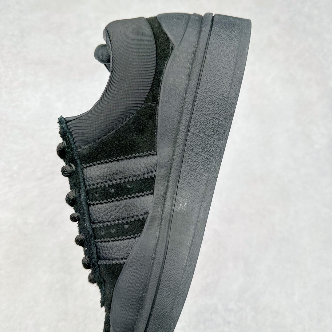 图片[7]-＃纯原特价 Bad Bunny x AD Campus Light 学院莱特系列低帮复古系带休闲运动板鞋 联名坏痞兔 全套原楦原纸板原厂数据开发 原装进口翻毛皮料正确绒感卡色 正确铜制锁扣 原盒原配防尘袋配件 以云白色、米色与和做旧泛黄配色为基调 厚绒麂皮与奢华皮革环绕鞋面 正面看起来无比寻常 但从侧面可以发现双鞋舌和双鞋跟设计提升了观感 鞋中底的重新设计也使得存在感大大增加 更加切合当下时尚 鞋舌和鞋垫上带有 Bad Bunny 的专属标志 并且使用特殊包装彰显其身份 尺码：36 36⅔ 37⅓ 38 38⅔ 39⅓ 40 40⅔ 41⅓ 42 42⅔ 43⅓ 44⅓ 44 44⅔ 45⅓-选品中心