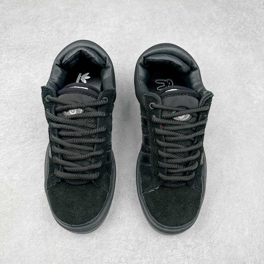 图片[2]-＃纯原特价 Bad Bunny x AD Campus Light 学院莱特系列低帮复古系带休闲运动板鞋 联名坏痞兔 全套原楦原纸板原厂数据开发 原装进口翻毛皮料正确绒感卡色 正确铜制锁扣 原盒原配防尘袋配件 以云白色、米色与和做旧泛黄配色为基调 厚绒麂皮与奢华皮革环绕鞋面 正面看起来无比寻常 但从侧面可以发现双鞋舌和双鞋跟设计提升了观感 鞋中底的重新设计也使得存在感大大增加 更加切合当下时尚 鞋舌和鞋垫上带有 Bad Bunny 的专属标志 并且使用特殊包装彰显其身份 尺码：36 36⅔ 37⅓ 38 38⅔ 39⅓ 40 40⅔ 41⅓ 42 42⅔ 43⅓ 44⅓ 44 44⅔ 45⅓-选品中心