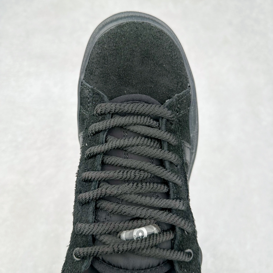 图片[4]-＃纯原特价 Bad Bunny x AD Campus Light 学院莱特系列低帮复古系带休闲运动板鞋 联名坏痞兔 全套原楦原纸板原厂数据开发 原装进口翻毛皮料正确绒感卡色 正确铜制锁扣 原盒原配防尘袋配件 以云白色、米色与和做旧泛黄配色为基调 厚绒麂皮与奢华皮革环绕鞋面 正面看起来无比寻常 但从侧面可以发现双鞋舌和双鞋跟设计提升了观感 鞋中底的重新设计也使得存在感大大增加 更加切合当下时尚 鞋舌和鞋垫上带有 Bad Bunny 的专属标志 并且使用特殊包装彰显其身份 尺码：36 36⅔ 37⅓ 38 38⅔ 39⅓ 40 40⅔ 41⅓ 42 42⅔ 43⅓ 44⅓ 44 44⅔ 45⅓-选品中心