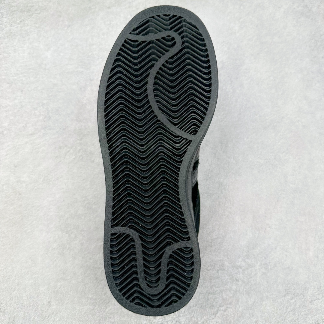 图片[9]-＃纯原特价 Bad Bunny x AD Campus Light 学院莱特系列低帮复古系带休闲运动板鞋 联名坏痞兔 全套原楦原纸板原厂数据开发 原装进口翻毛皮料正确绒感卡色 正确铜制锁扣 原盒原配防尘袋配件 以云白色、米色与和做旧泛黄配色为基调 厚绒麂皮与奢华皮革环绕鞋面 正面看起来无比寻常 但从侧面可以发现双鞋舌和双鞋跟设计提升了观感 鞋中底的重新设计也使得存在感大大增加 更加切合当下时尚 鞋舌和鞋垫上带有 Bad Bunny 的专属标志 并且使用特殊包装彰显其身份 尺码：36 36⅔ 37⅓ 38 38⅔ 39⅓ 40 40⅔ 41⅓ 42 42⅔ 43⅓ 44⅓ 44 44⅔ 45⅓-选品中心