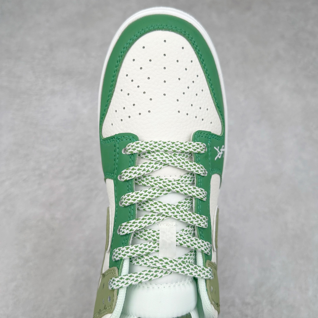 图片[4]-NK Dunk Low 定制配色 GF2409-170 大厂出品 极力推荐 原装头层材料 独家版型蒸餾加工帶來的是更好的视觉和脚感体验大厂纯原品质出货 清洁度 电绣工艺 皮料切割干净无任何毛边 细节完美 尺码：36 36.5 37.5 38 38.5 39 40 40.5 41 42 42.5 43 44 44.5 45 46 47.5-选品中心