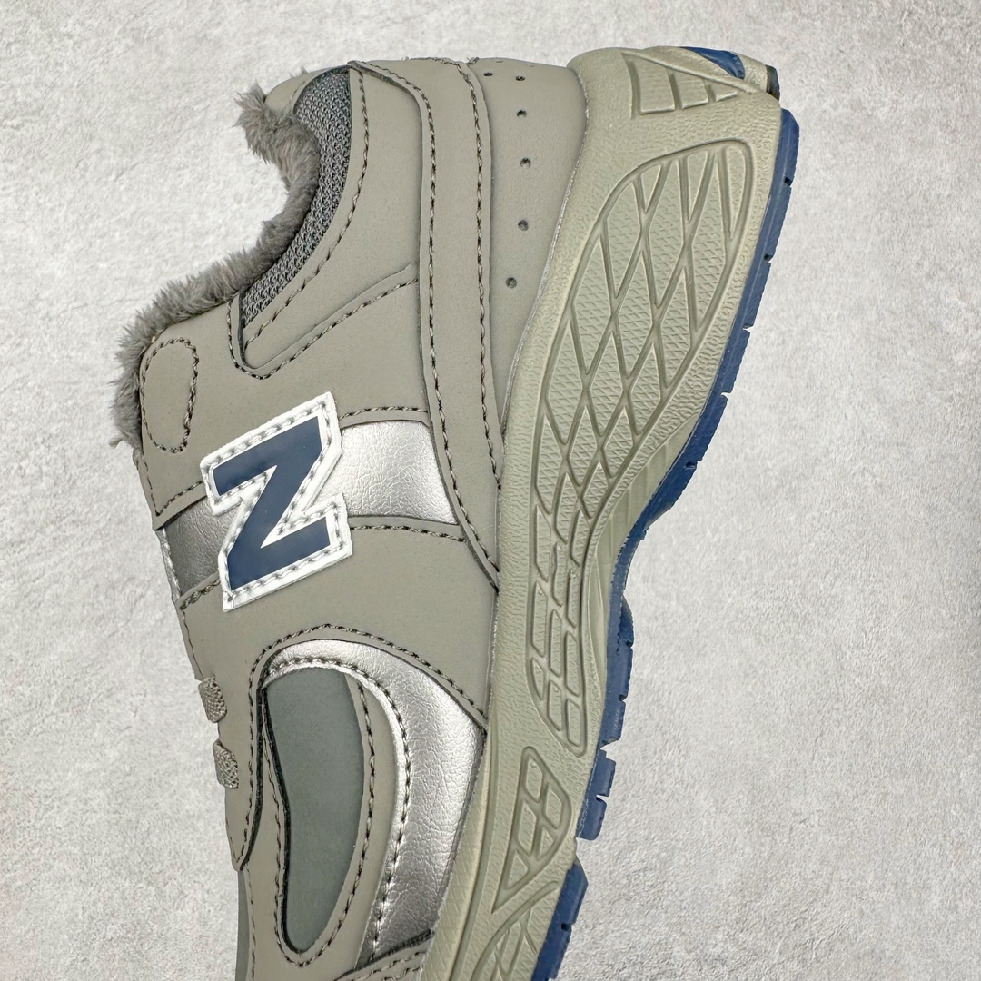 图片[7]-New Balance NB2002 童鞋系列 ▪️正确皮料质感细节完美还原 ▪️原织唛 原标 业内顶级配套 ▪️历时两个月匠心打造 独立私人底模 ▪️原厂数据开发亲子款一脚蹬 ▪️MD底软度多次调教 ▪️最大限度还原zp 透气性极佳 ▪️原材otholite鞋垫 厚度密度市场顶级水平 ▪️成人鞋的开发态度与标准 ▪️打破市面童鞋无好货的行业格局 ▪️只为呵护每一双宝宝的脚 尺码：26=155mm 27.5=161mm 28=168mm 28.5=175mm 30=181mm 31=188mm 32.5=195mm 33.5=201mm 34.5=208mm 35=215mm （手工测量误差±1mm）-选品中心