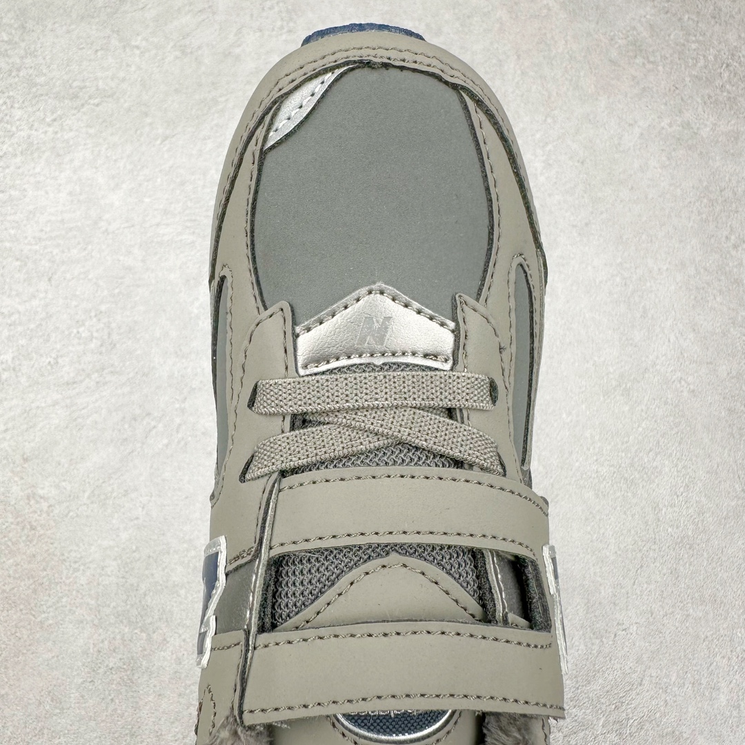 图片[4]-New Balance NB2002 童鞋系列 ▪️正确皮料质感细节完美还原 ▪️原织唛 原标 业内顶级配套 ▪️历时两个月匠心打造 独立私人底模 ▪️原厂数据开发亲子款一脚蹬 ▪️MD底软度多次调教 ▪️最大限度还原zp 透气性极佳 ▪️原材otholite鞋垫 厚度密度市场顶级水平 ▪️成人鞋的开发态度与标准 ▪️打破市面童鞋无好货的行业格局 ▪️只为呵护每一双宝宝的脚 尺码：26=155mm 27.5=161mm 28=168mm 28.5=175mm 30=181mm 31=188mm 32.5=195mm 33.5=201mm 34.5=208mm 35=215mm （手工测量误差±1mm）-选品中心