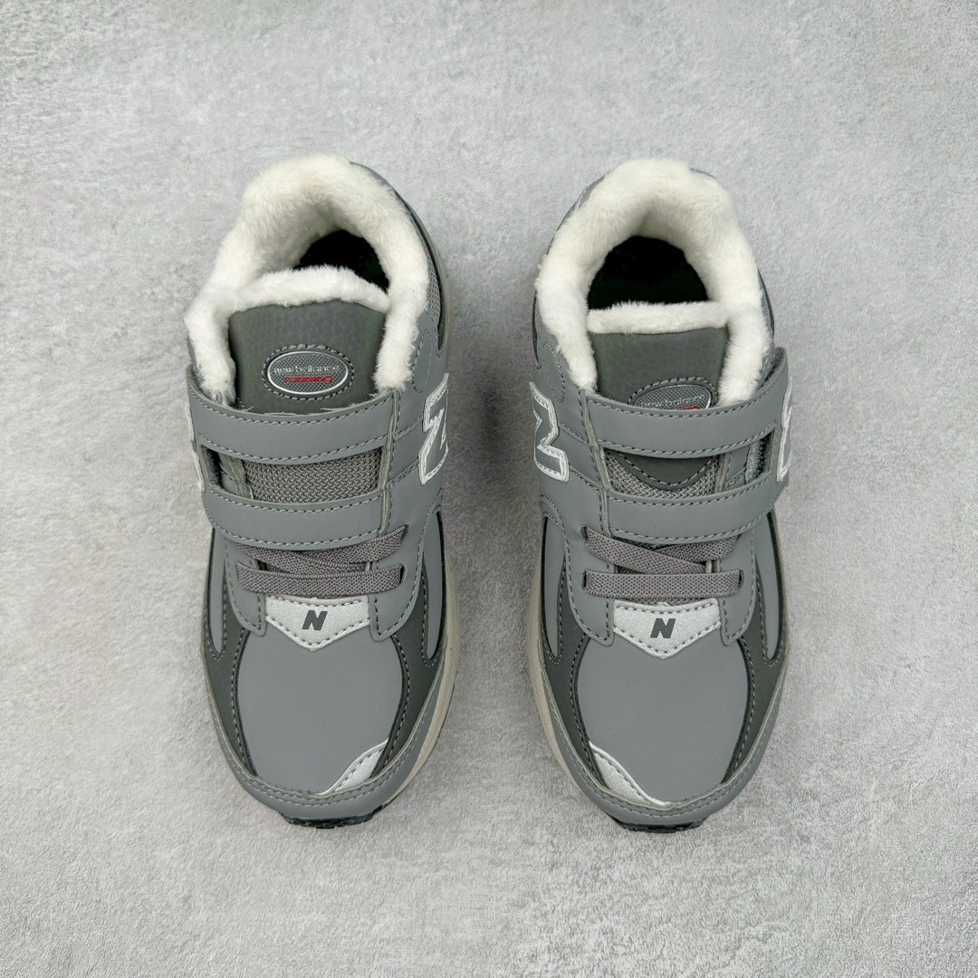 图片[2]-New Balance NB2002 童鞋系列 ▪️正确皮料质感细节完美还原 ▪️原织唛 原标 业内顶级配套 ▪️历时两个月匠心打造 独立私人底模 ▪️原厂数据开发亲子款一脚蹬 ▪️MD底软度多次调教 ▪️最大限度还原zp 透气性极佳 ▪️原材otholite鞋垫 厚度密度市场顶级水平 ▪️成人鞋的开发态度与标准 ▪️打破市面童鞋无好货的行业格局 ▪️只为呵护每一双宝宝的脚 尺码：26=155mm 27.5=161mm 28=168mm 28.5=175mm 30=181mm 31=188mm 32.5=195mm 33.5=201mm 34.5=208mm 35=215mm （手工测量误差±1mm）-选品中心
