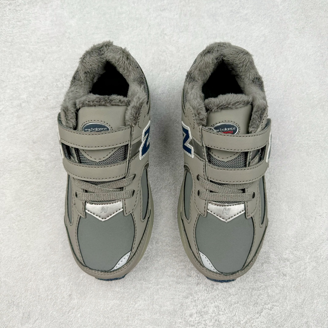 图片[2]-New Balance NB2002 童鞋系列 ▪️正确皮料质感细节完美还原 ▪️原织唛 原标 业内顶级配套 ▪️历时两个月匠心打造 独立私人底模 ▪️原厂数据开发亲子款一脚蹬 ▪️MD底软度多次调教 ▪️最大限度还原zp 透气性极佳 ▪️原材otholite鞋垫 厚度密度市场顶级水平 ▪️成人鞋的开发态度与标准 ▪️打破市面童鞋无好货的行业格局 ▪️只为呵护每一双宝宝的脚 尺码：26=155mm 27.5=161mm 28=168mm 28.5=175mm 30=181mm 31=188mm 32.5=195mm 33.5=201mm 34.5=208mm 35=215mm （手工测量误差±1mm）-选品中心