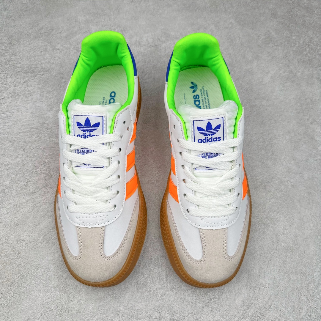 图片[2]-AD Samba XLG 桑巴舞加大厚底版系列德训风百搭松糕休闲运动板鞋生胶底 JP5887 自Originals Samba成功借势Blokecore风潮一跃成为街头巷尾的焦点鞋款后,不论是围绕Samba本身打造的各式「变种版本」,还是以Samba为蓝本打造联名鞋款,都成为了时尚潮流人士日常穿搭首选。Samba XLG是adidas Originals不断扩展XLG系列的一部分,旨在与年轻文化相契合,迎合那些希望通过个性时尚表达自我而不愿牺牲舒适度的年轻群体。街头时尚领域的Gen Z特别偏爱宽松的穿着风格。Samba XLG针对这一点做了创新。它在延续Samba OG经典设计的基础上,迎合年轻群体的穿着习惯,重塑为宽大的鞋身比例轮廓以及加厚中底,让消费者轻松展示自己独特的风格。全新的Samba XLG系列不仅迎合了当下年轻群体的穿搭习惯,加宽了鞋身比例以及将中底进一步增厚,在视觉比例上更加饱满,同时还保留了经典Samba的细节,这样一来,鞋迷朋友在穿搭上不仅能更加个性化,而且还能延续一定的复古感受。尺码：36 36⅔ 37⅓ 38 38⅔ 39⅓ 40 40⅔ 41⅓ 42 42⅔ 43⅓ 44 45-选品中心