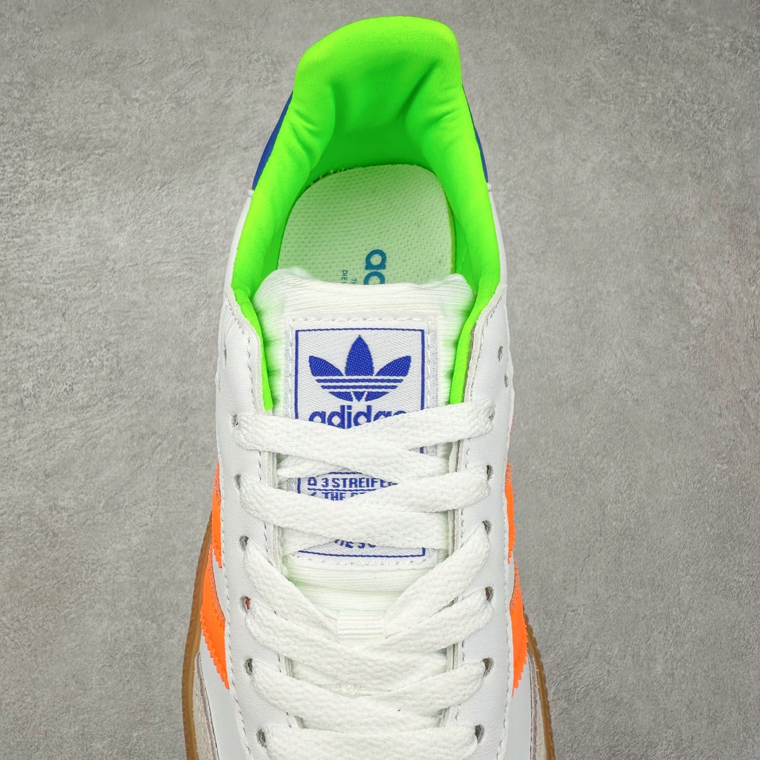 图片[5]-AD Samba XLG 桑巴舞加大厚底版系列德训风百搭松糕休闲运动板鞋生胶底 JP5887 自Originals Samba成功借势Blokecore风潮一跃成为街头巷尾的焦点鞋款后,不论是围绕Samba本身打造的各式「变种版本」,还是以Samba为蓝本打造联名鞋款,都成为了时尚潮流人士日常穿搭首选。Samba XLG是adidas Originals不断扩展XLG系列的一部分,旨在与年轻文化相契合,迎合那些希望通过个性时尚表达自我而不愿牺牲舒适度的年轻群体。街头时尚领域的Gen Z特别偏爱宽松的穿着风格。Samba XLG针对这一点做了创新。它在延续Samba OG经典设计的基础上,迎合年轻群体的穿着习惯,重塑为宽大的鞋身比例轮廓以及加厚中底,让消费者轻松展示自己独特的风格。全新的Samba XLG系列不仅迎合了当下年轻群体的穿搭习惯,加宽了鞋身比例以及将中底进一步增厚,在视觉比例上更加饱满,同时还保留了经典Samba的细节,这样一来,鞋迷朋友在穿搭上不仅能更加个性化,而且还能延续一定的复古感受。尺码：36 36⅔ 37⅓ 38 38⅔ 39⅓ 40 40⅔ 41⅓ 42 42⅔ 43⅓ 44 45-选品中心