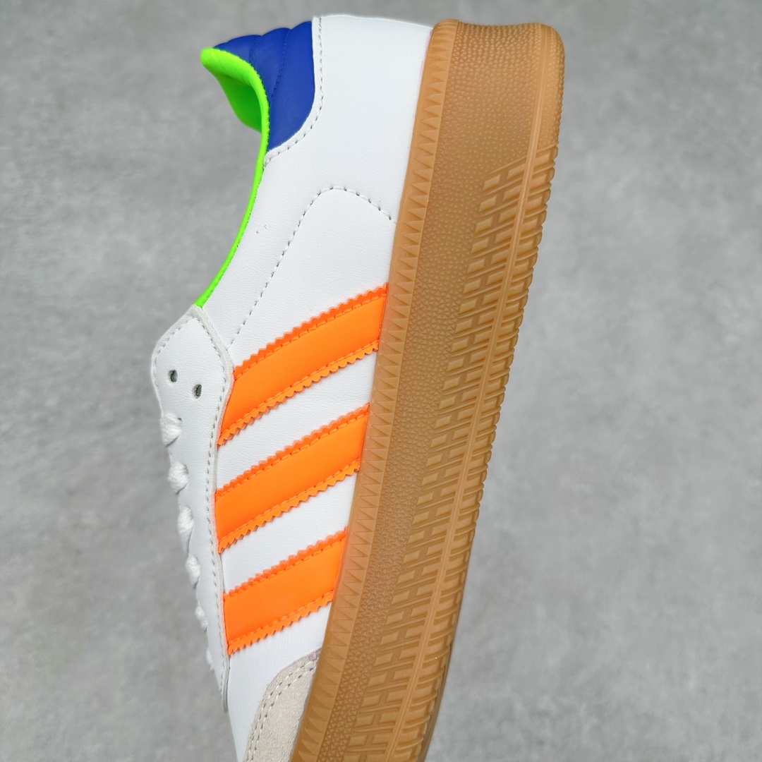 图片[7]-AD Samba XLG 桑巴舞加大厚底版系列德训风百搭松糕休闲运动板鞋生胶底 JP5887 自Originals Samba成功借势Blokecore风潮一跃成为街头巷尾的焦点鞋款后,不论是围绕Samba本身打造的各式「变种版本」,还是以Samba为蓝本打造联名鞋款,都成为了时尚潮流人士日常穿搭首选。Samba XLG是adidas Originals不断扩展XLG系列的一部分,旨在与年轻文化相契合,迎合那些希望通过个性时尚表达自我而不愿牺牲舒适度的年轻群体。街头时尚领域的Gen Z特别偏爱宽松的穿着风格。Samba XLG针对这一点做了创新。它在延续Samba OG经典设计的基础上,迎合年轻群体的穿着习惯,重塑为宽大的鞋身比例轮廓以及加厚中底,让消费者轻松展示自己独特的风格。全新的Samba XLG系列不仅迎合了当下年轻群体的穿搭习惯,加宽了鞋身比例以及将中底进一步增厚,在视觉比例上更加饱满,同时还保留了经典Samba的细节,这样一来,鞋迷朋友在穿搭上不仅能更加个性化,而且还能延续一定的复古感受。尺码：36 36⅔ 37⅓ 38 38⅔ 39⅓ 40 40⅔ 41⅓ 42 42⅔ 43⅓ 44 45-选品中心