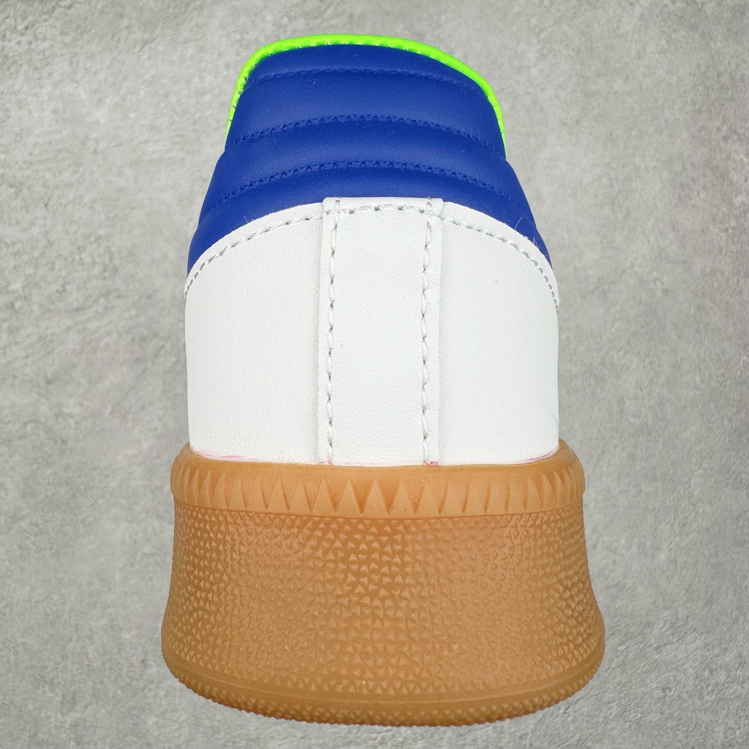 图片[8]-AD Samba XLG 桑巴舞加大厚底版系列德训风百搭松糕休闲运动板鞋生胶底 JP5887 自Originals Samba成功借势Blokecore风潮一跃成为街头巷尾的焦点鞋款后,不论是围绕Samba本身打造的各式「变种版本」,还是以Samba为蓝本打造联名鞋款,都成为了时尚潮流人士日常穿搭首选。Samba XLG是adidas Originals不断扩展XLG系列的一部分,旨在与年轻文化相契合,迎合那些希望通过个性时尚表达自我而不愿牺牲舒适度的年轻群体。街头时尚领域的Gen Z特别偏爱宽松的穿着风格。Samba XLG针对这一点做了创新。它在延续Samba OG经典设计的基础上,迎合年轻群体的穿着习惯,重塑为宽大的鞋身比例轮廓以及加厚中底,让消费者轻松展示自己独特的风格。全新的Samba XLG系列不仅迎合了当下年轻群体的穿搭习惯,加宽了鞋身比例以及将中底进一步增厚,在视觉比例上更加饱满,同时还保留了经典Samba的细节,这样一来,鞋迷朋友在穿搭上不仅能更加个性化,而且还能延续一定的复古感受。尺码：36 36⅔ 37⅓ 38 38⅔ 39⅓ 40 40⅔ 41⅓ 42 42⅔ 43⅓ 44 45-选品中心