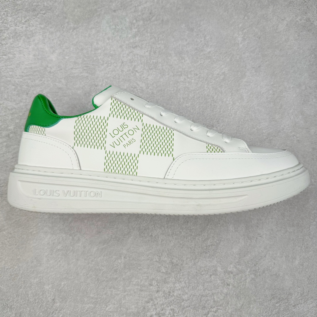 Louis Vuitton 路易威登 lv Time Out 低帮时尚运动板鞋 为舒软小牛皮革压印金属质感 Monogram 图案 再令 Louis 和vuitton 装饰点缀鞋带 与卢勒克斯金属线共同 释放莹泽光芒 搭配后部 Monogram帆布饰边和加厚胎面橡胶外底 鞋面胎牛皮和进口PVC制裁而成 高密度进口电脑车线工艺、经典LOGO跟PVC完美结合 原版大底开模 内里采用进口羊皮 超软皮内里+鞋垫 最新LV/路易威登 杨幂 关晓彤 官方等多明星网红同款 快手抖音等多平台热推 尺码：40 41 42 43 44 45-选品中心
