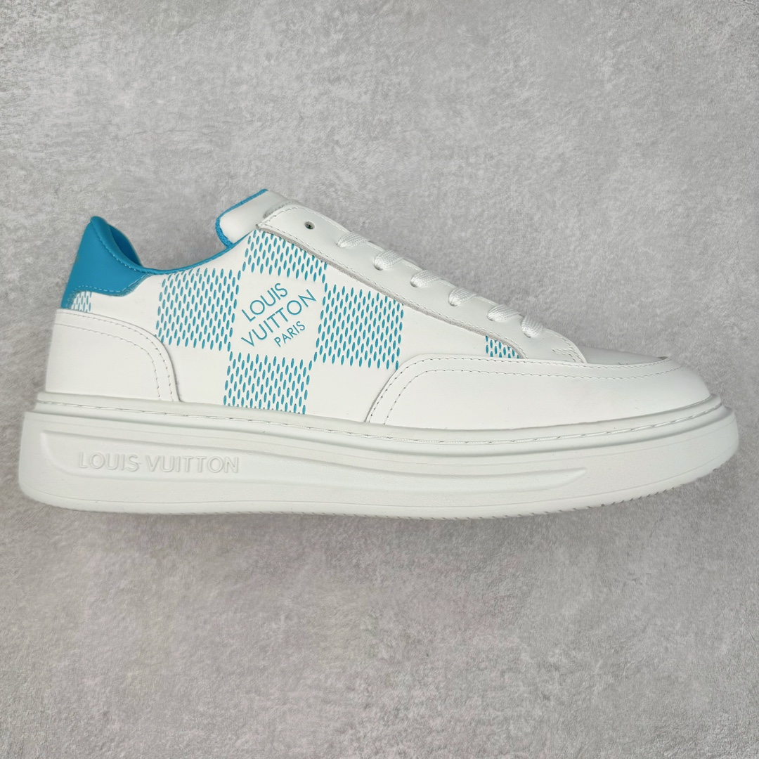 Louis Vuitton 路易威登 lv Time Out 低帮时尚运动板鞋 为舒软小牛皮革压印金属质感 Monogram 图案 再令 Louis 和vuitton 装饰点缀鞋带 与卢勒克斯金属线共同 释放莹泽光芒 搭配后部 Monogram帆布饰边和加厚胎面橡胶外底 鞋面胎牛皮和进口PVC制裁而成 高密度进口电脑车线工艺、经典LOGO跟PVC完美结合 原版大底开模 内里采用进口羊皮 超软皮内里+鞋垫 最新LV/路易威登 杨幂 关晓彤 官方等多明星网红同款 快手抖音等多平台热推 尺码：40 41 42 43 44 45-选品中心