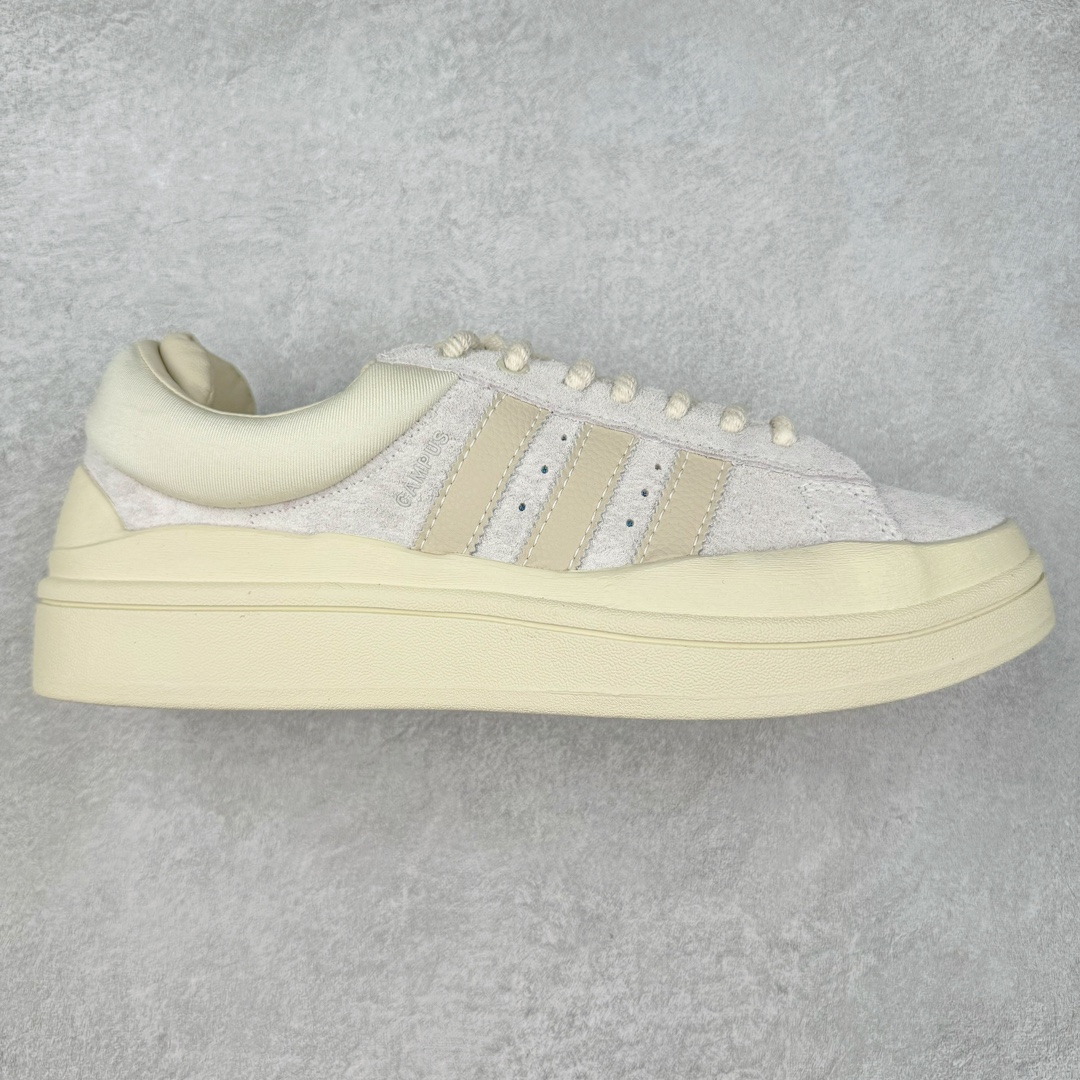 ＃纯原特价 Bad Bunny x AD Campus Light 学院莱特系列低帮复古系带休闲运动板鞋 联名坏痞兔 全套原楦原纸板原厂数据开发 原装进口翻毛皮料正确绒感卡色 正确铜制锁扣 原盒原配防尘袋配件 以云白色、米色与和做旧泛黄配色为基调 厚绒麂皮与奢华皮革环绕鞋面 正面看起来无比寻常 但从侧面可以发现双鞋舌和双鞋跟设计提升了观感 鞋中底的重新设计也使得存在感大大增加 更加切合当下时尚 鞋舌和鞋垫上带有 Bad Bunny 的专属标志 并且使用特殊包装彰显其身份 尺码：36 36⅔ 37⅓ 38 38⅔ 39⅓ 40 40⅔ 41⅓ 42 42⅔ 43⅓ 44⅓ 44 44⅔ 45⅓-选品中心