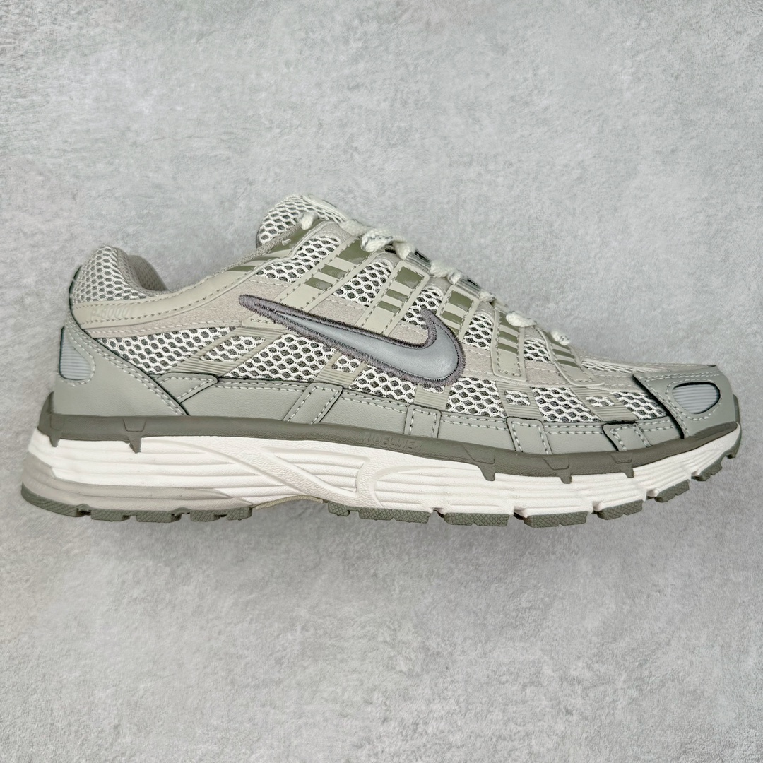 ＃A1 NK P-6000 系列低帮复古老爹风休闲运动舒适慢跑鞋 FN6837-012 购入原鞋原装纸板楦头开发 独家私模四层组合大底 市场唯一正确版本 良心定价 新配色陆续出货 进口三文治网面 融合 Pegasus 过往运动鞋设计 助力 21 世纪早期跑步运动跃升时尚新高度 采用透气网眼布、运动风格线条和耐穿覆面 兼具吸睛外观和舒适感受 中底泡绵以田径赛道为灵感 打造厚实设计 缔造出众缓震性能 尺码：36 36.5 37.5 38 38.5 39 40 40.5 41 42 42.5 43 44 44.5 45 46-选品中心