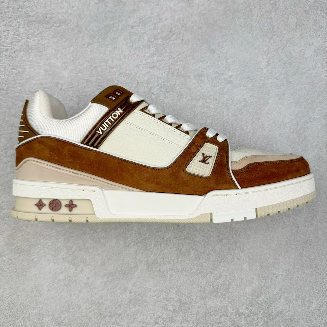 图片[2]-＃FS顶级特价 Louis Vuitton Trainer lv时装走秀运动鞋 实力大厂出品 平台专供 成熟的做工稳定的品控 完美鞋型超高的清洁度 零毛边线头瑕疵 全套原楦原纸版原鞋开模 全网最具灵魂的版型 正确原装黄色鞋盒 正确中底印花 鞋面印花3D高频深度立体 全鞋电脑针车 紧密相连 针距密度一致 环保乳胶注塑鞋垫 厚度脚感还原原版 皮面裁剪部位 统一油边封口工艺 原装橡胶大底含胶量大底组合零偏差 专柜全套包装 防尘袋 说明书 质保卡 男女鞋 尺码：35 36 37 38 39 40 41 42 43 44 45-选品中心