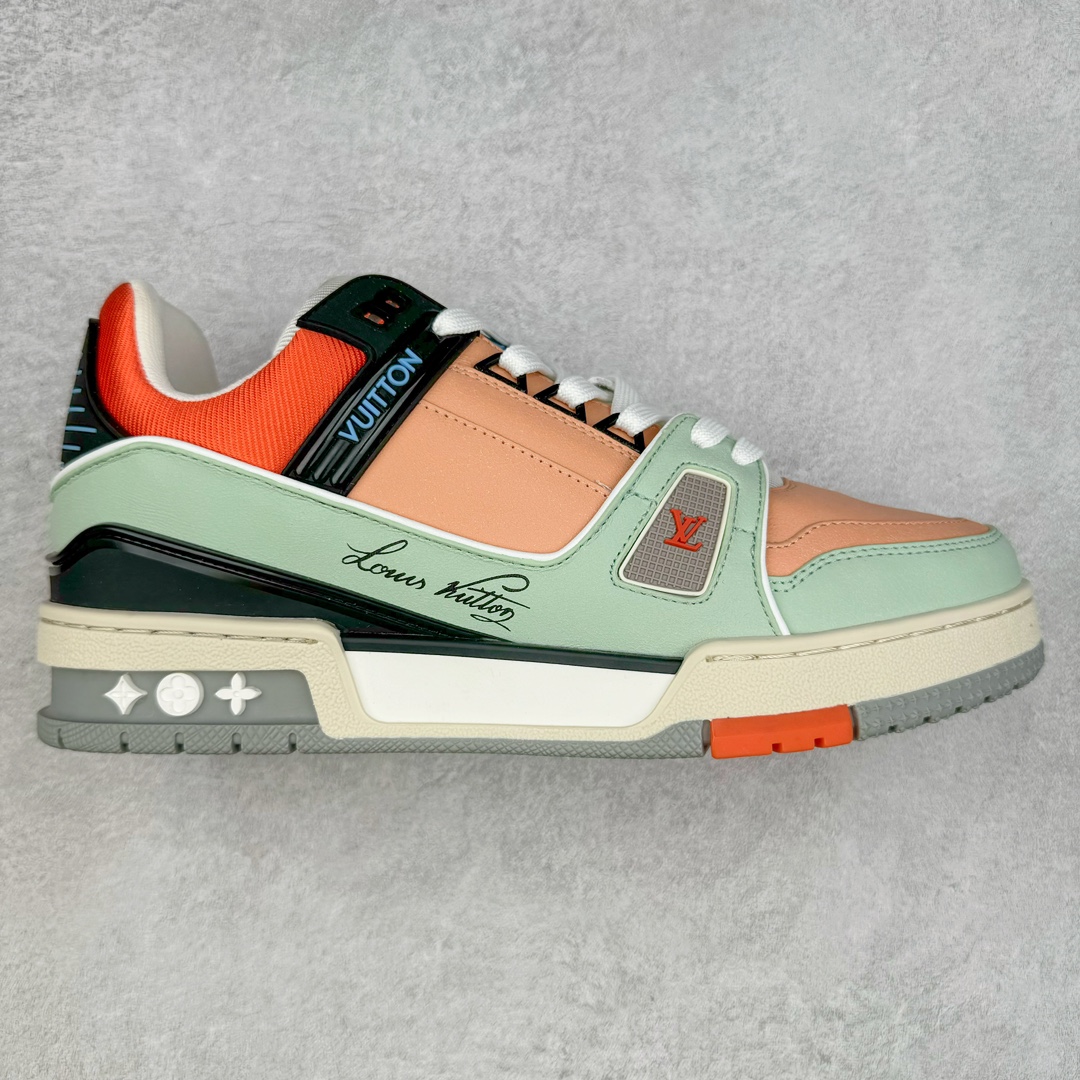 ＃FS顶级特价 Louis Vuitton Trainer lv时装走秀运动鞋 实力大厂出品 平台专供 成熟的做工稳定的品控 完美鞋型超高的清洁度 零毛边线头瑕疵 全套原楦原纸版原鞋开模 全网最具灵魂的版型 正确原装黄色鞋盒 正确中底印花 鞋面印花3D高频深度立体 全鞋电脑针车 紧密相连 针距密度一致 环保乳胶注塑鞋垫 厚度脚感还原原版 皮面裁剪部位 统一油边封口工艺 原装橡胶大底含胶量大底组合零偏差 专柜全套包装 防尘袋 说明书 质保卡 男女鞋 尺码：35 36 37 38 39 40 41 42 43 44 45-选品中心