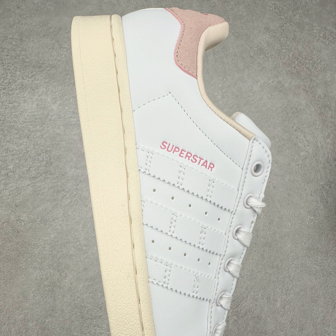 图片[6]-AD Originals Superstar 经典复古贝壳头板鞋 IF1802 诞生于1969年 是第一双将全皮面鞋 身与橡胶鞋头结合在一起的低帮篮球鞋 Superstar最开始 是作为高帮篮球鞋Pro Model的低帮版本而出现的 但因为其独特和醒目的橡胶鞋头造型而让大家熟知 被大家形象地称为\\\”shelltoe\\\”贝壳头 在70年代的美国职业篮球场上 接近3/4的NBA球员都将这双Superstar作为场上用鞋 80年代之后 经过不断的改良和发展 Superstar逐渐成为横跨时装、音乐、街头文化、休闲和运动等各大领域的时尚潮鞋 尺码：36 36.5 37 38 38.5 39 40 40.5 41 42 42.5 43 44 44.5 45-选品中心