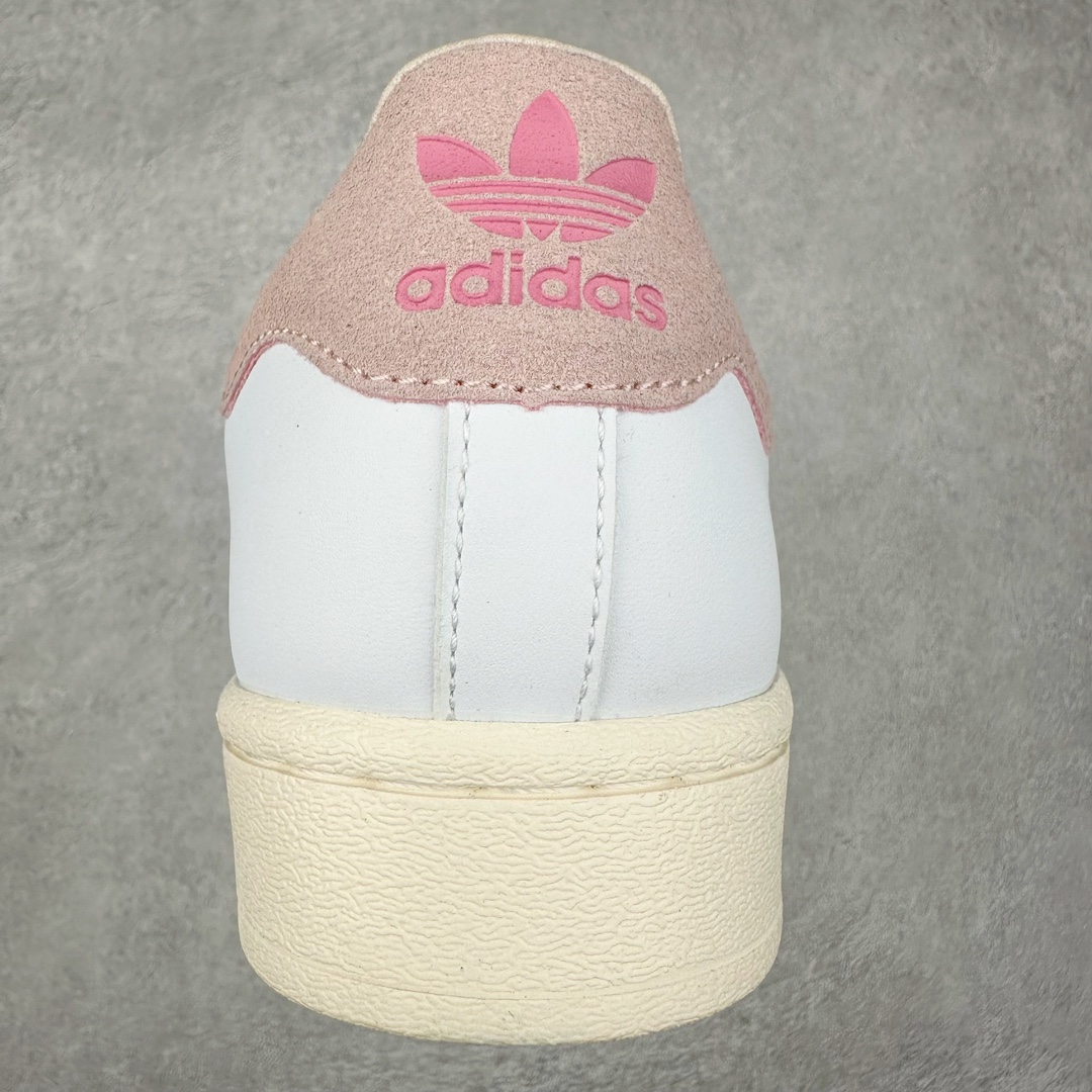 图片[8]-AD Originals Superstar 经典复古贝壳头板鞋 IF1802 诞生于1969年 是第一双将全皮面鞋 身与橡胶鞋头结合在一起的低帮篮球鞋 Superstar最开始 是作为高帮篮球鞋Pro Model的低帮版本而出现的 但因为其独特和醒目的橡胶鞋头造型而让大家熟知 被大家形象地称为\\\”shelltoe\\\”贝壳头 在70年代的美国职业篮球场上 接近3/4的NBA球员都将这双Superstar作为场上用鞋 80年代之后 经过不断的改良和发展 Superstar逐渐成为横跨时装、音乐、街头文化、休闲和运动等各大领域的时尚潮鞋 尺码：36 36.5 37 38 38.5 39 40 40.5 41 42 42.5 43 44 44.5 45-选品中心