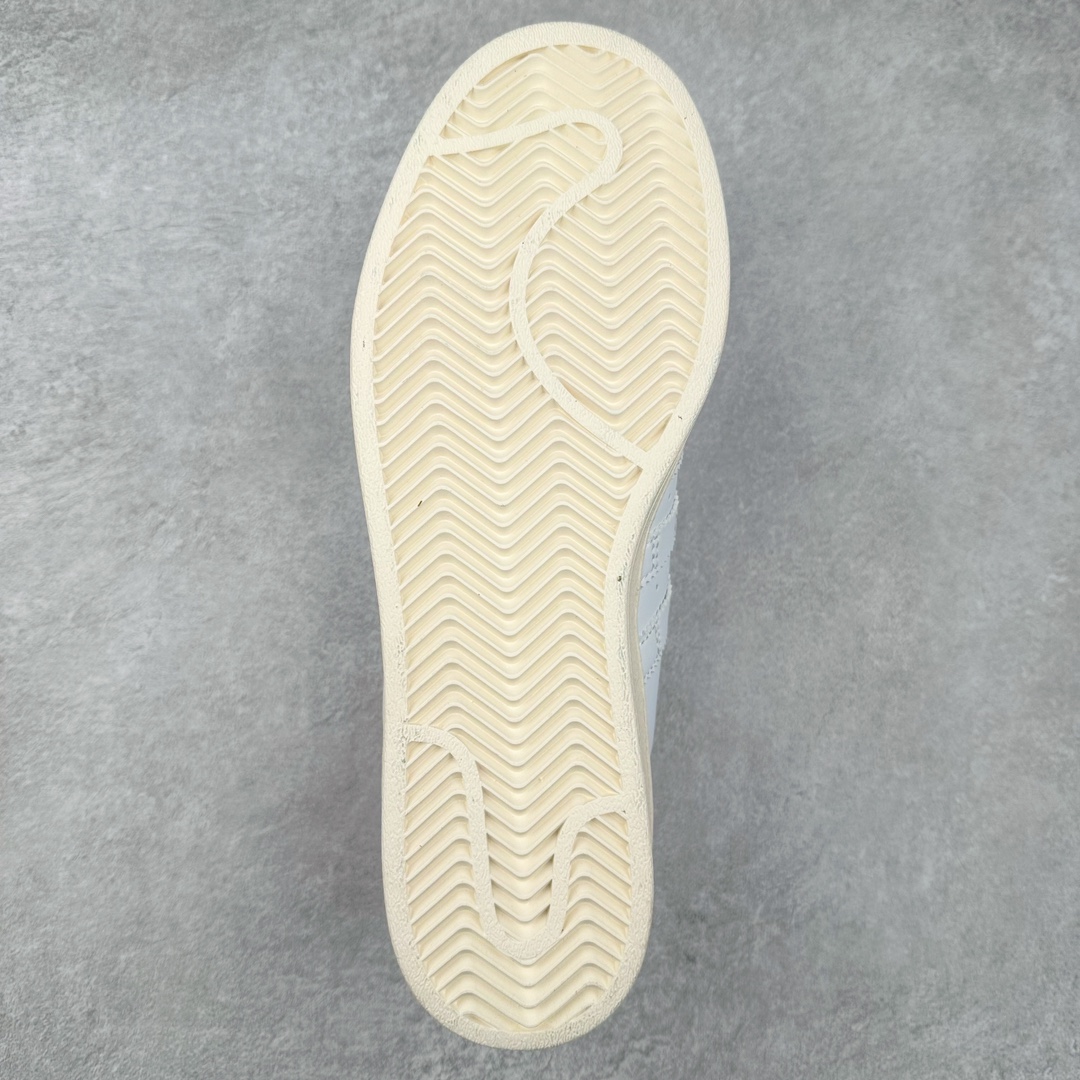 图片[9]-AD Originals Superstar 经典复古贝壳头板鞋 IF1802 诞生于1969年 是第一双将全皮面鞋 身与橡胶鞋头结合在一起的低帮篮球鞋 Superstar最开始 是作为高帮篮球鞋Pro Model的低帮版本而出现的 但因为其独特和醒目的橡胶鞋头造型而让大家熟知 被大家形象地称为\\\”shelltoe\\\”贝壳头 在70年代的美国职业篮球场上 接近3/4的NBA球员都将这双Superstar作为场上用鞋 80年代之后 经过不断的改良和发展 Superstar逐渐成为横跨时装、音乐、街头文化、休闲和运动等各大领域的时尚潮鞋 尺码：36 36.5 37 38 38.5 39 40 40.5 41 42 42.5 43 44 44.5 45-选品中心