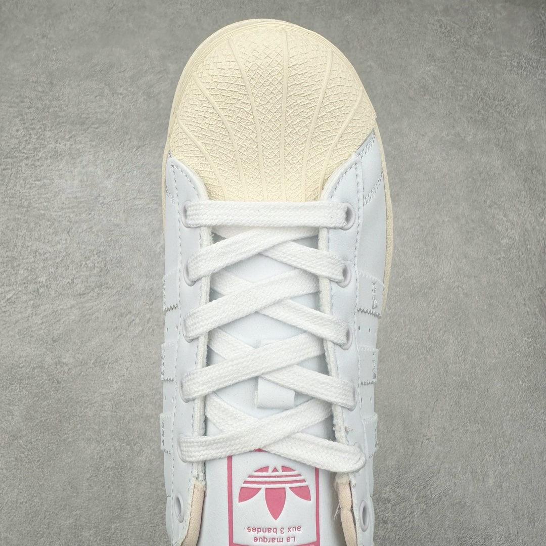 图片[4]-AD Originals Superstar 经典复古贝壳头板鞋 IF1802 诞生于1969年 是第一双将全皮面鞋 身与橡胶鞋头结合在一起的低帮篮球鞋 Superstar最开始 是作为高帮篮球鞋Pro Model的低帮版本而出现的 但因为其独特和醒目的橡胶鞋头造型而让大家熟知 被大家形象地称为\\\”shelltoe\\\”贝壳头 在70年代的美国职业篮球场上 接近3/4的NBA球员都将这双Superstar作为场上用鞋 80年代之后 经过不断的改良和发展 Superstar逐渐成为横跨时装、音乐、街头文化、休闲和运动等各大领域的时尚潮鞋 尺码：36 36.5 37 38 38.5 39 40 40.5 41 42 42.5 43 44 44.5 45-选品中心