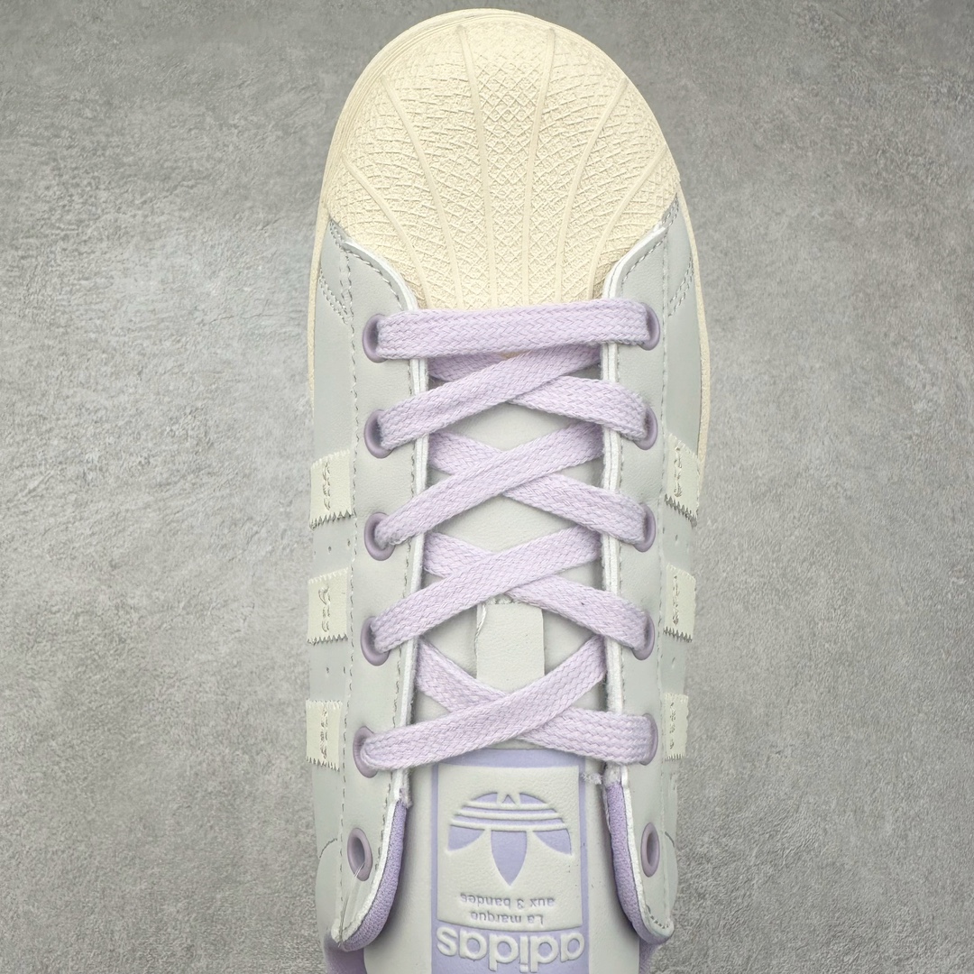 图片[4]-AD Originals Superstar 经典复古贝壳头板鞋 IF1804 诞生于1969年 是第一双将全皮面鞋 身与橡胶鞋头结合在一起的低帮篮球鞋 Superstar最开始 是作为高帮篮球鞋Pro Model的低帮版本而出现的 但因为其独特和醒目的橡胶鞋头造型而让大家熟知 被大家形象地称为\\\”shelltoe\\\”贝壳头 在70年代的美国职业篮球场上 接近3/4的NBA球员都将这双Superstar作为场上用鞋 80年代之后 经过不断的改良和发展 Superstar逐渐成为横跨时装、音乐、街头文化、休闲和运动等各大领域的时尚潮鞋 尺码：36 36.5 37 38 38.5 39 40 40.5 41 42 42.5 43 44 44.5 45-选品中心