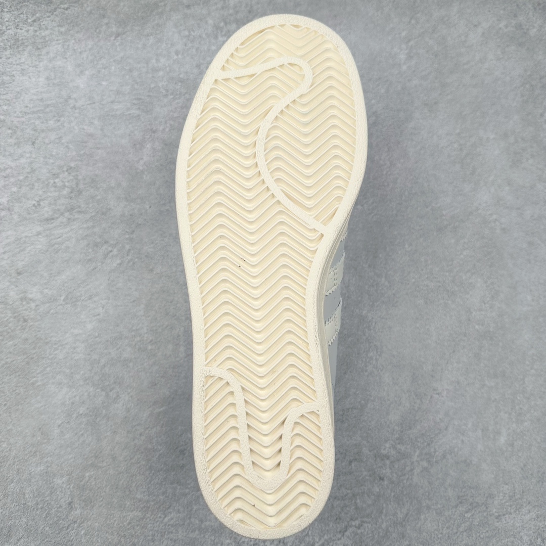 图片[9]-AD Originals Superstar 经典复古贝壳头板鞋 IF1804 诞生于1969年 是第一双将全皮面鞋 身与橡胶鞋头结合在一起的低帮篮球鞋 Superstar最开始 是作为高帮篮球鞋Pro Model的低帮版本而出现的 但因为其独特和醒目的橡胶鞋头造型而让大家熟知 被大家形象地称为\\\”shelltoe\\\”贝壳头 在70年代的美国职业篮球场上 接近3/4的NBA球员都将这双Superstar作为场上用鞋 80年代之后 经过不断的改良和发展 Superstar逐渐成为横跨时装、音乐、街头文化、休闲和运动等各大领域的时尚潮鞋 尺码：36 36.5 37 38 38.5 39 40 40.5 41 42 42.5 43 44 44.5 45-选品中心