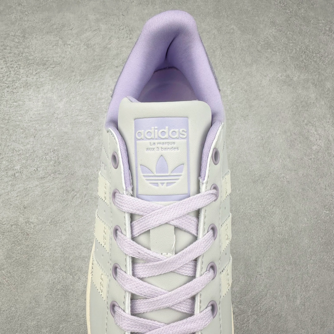 图片[5]-AD Originals Superstar 经典复古贝壳头板鞋 IF1804 诞生于1969年 是第一双将全皮面鞋 身与橡胶鞋头结合在一起的低帮篮球鞋 Superstar最开始 是作为高帮篮球鞋Pro Model的低帮版本而出现的 但因为其独特和醒目的橡胶鞋头造型而让大家熟知 被大家形象地称为\\\”shelltoe\\\”贝壳头 在70年代的美国职业篮球场上 接近3/4的NBA球员都将这双Superstar作为场上用鞋 80年代之后 经过不断的改良和发展 Superstar逐渐成为横跨时装、音乐、街头文化、休闲和运动等各大领域的时尚潮鞋 尺码：36 36.5 37 38 38.5 39 40 40.5 41 42 42.5 43 44 44.5 45-选品中心