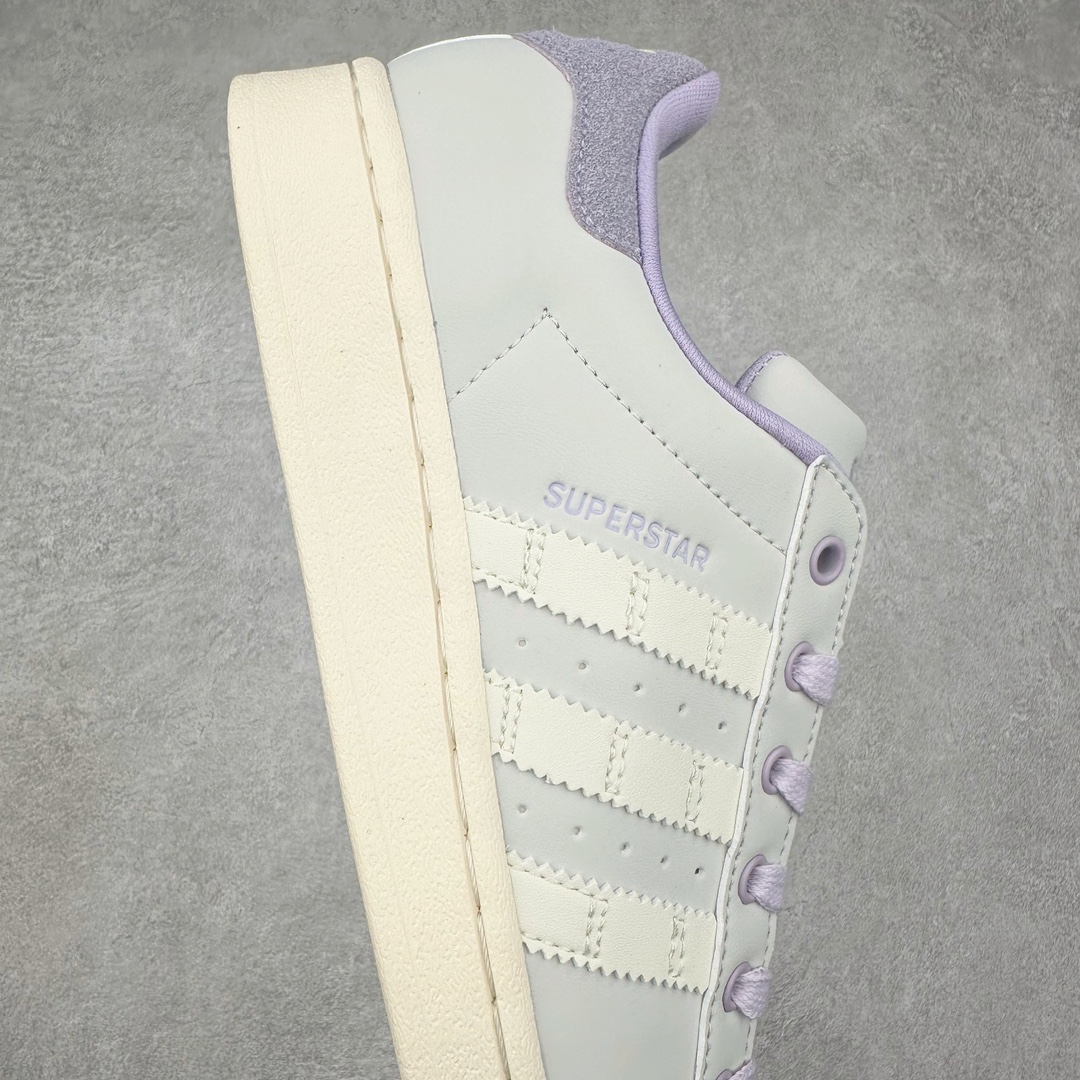 图片[6]-AD Originals Superstar 经典复古贝壳头板鞋 IF1804 诞生于1969年 是第一双将全皮面鞋 身与橡胶鞋头结合在一起的低帮篮球鞋 Superstar最开始 是作为高帮篮球鞋Pro Model的低帮版本而出现的 但因为其独特和醒目的橡胶鞋头造型而让大家熟知 被大家形象地称为\\\”shelltoe\\\”贝壳头 在70年代的美国职业篮球场上 接近3/4的NBA球员都将这双Superstar作为场上用鞋 80年代之后 经过不断的改良和发展 Superstar逐渐成为横跨时装、音乐、街头文化、休闲和运动等各大领域的时尚潮鞋 尺码：36 36.5 37 38 38.5 39 40 40.5 41 42 42.5 43 44 44.5 45-选品中心