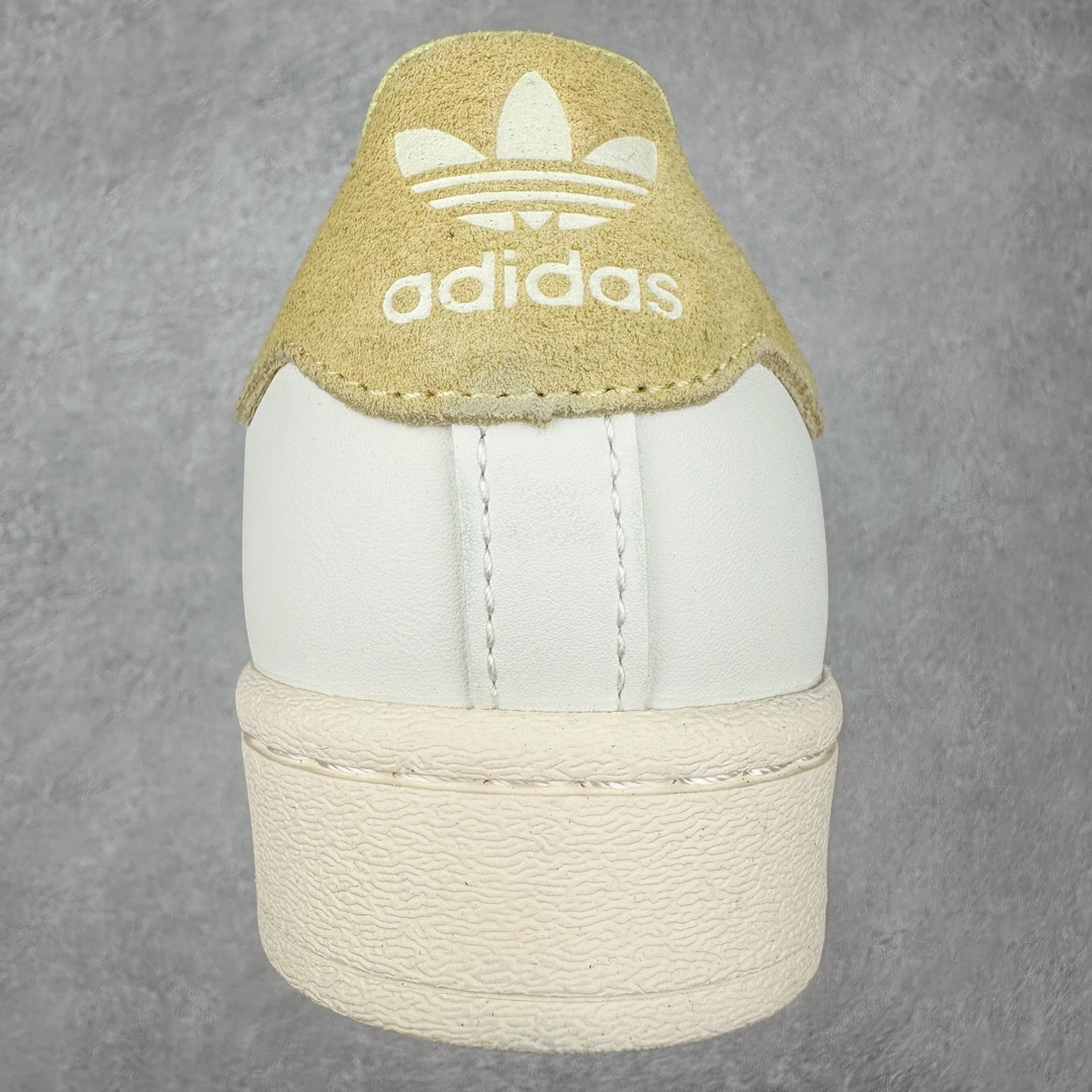 图片[8]-AD Originals Superstar 经典复古贝壳头板鞋 IF1805 诞生于1969年 是第一双将全皮面鞋 身与橡胶鞋头结合在一起的低帮篮球鞋 Superstar最开始 是作为高帮篮球鞋Pro Model的低帮版本而出现的 但因为其独特和醒目的橡胶鞋头造型而让大家熟知 被大家形象地称为\\\”shelltoe\\\”贝壳头 在70年代的美国职业篮球场上 接近3/4的NBA球员都将这双Superstar作为场上用鞋 80年代之后 经过不断的改良和发展 Superstar逐渐成为横跨时装、音乐、街头文化、休闲和运动等各大领域的时尚潮鞋 尺码：36 36.5 37 38 38.5 39 40 40.5 41 42 42.5 43 44 44.5 45-选品中心