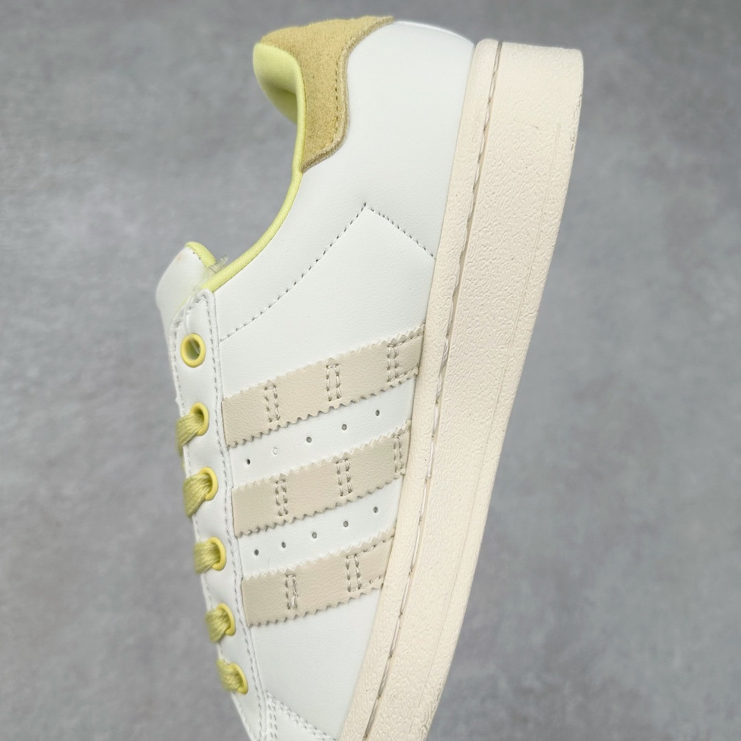 图片[7]-AD Originals Superstar 经典复古贝壳头板鞋 IF1805 诞生于1969年 是第一双将全皮面鞋 身与橡胶鞋头结合在一起的低帮篮球鞋 Superstar最开始 是作为高帮篮球鞋Pro Model的低帮版本而出现的 但因为其独特和醒目的橡胶鞋头造型而让大家熟知 被大家形象地称为\\\”shelltoe\\\”贝壳头 在70年代的美国职业篮球场上 接近3/4的NBA球员都将这双Superstar作为场上用鞋 80年代之后 经过不断的改良和发展 Superstar逐渐成为横跨时装、音乐、街头文化、休闲和运动等各大领域的时尚潮鞋 尺码：36 36.5 37 38 38.5 39 40 40.5 41 42 42.5 43 44 44.5 45-选品中心