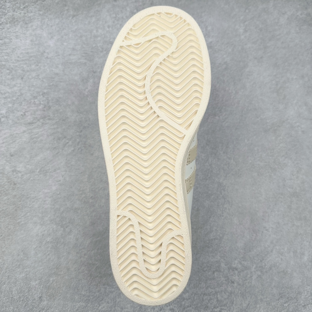 图片[9]-AD Originals Superstar 经典复古贝壳头板鞋 IF1805 诞生于1969年 是第一双将全皮面鞋 身与橡胶鞋头结合在一起的低帮篮球鞋 Superstar最开始 是作为高帮篮球鞋Pro Model的低帮版本而出现的 但因为其独特和醒目的橡胶鞋头造型而让大家熟知 被大家形象地称为\\\”shelltoe\\\”贝壳头 在70年代的美国职业篮球场上 接近3/4的NBA球员都将这双Superstar作为场上用鞋 80年代之后 经过不断的改良和发展 Superstar逐渐成为横跨时装、音乐、街头文化、休闲和运动等各大领域的时尚潮鞋 尺码：36 36.5 37 38 38.5 39 40 40.5 41 42 42.5 43 44 44.5 45-选品中心