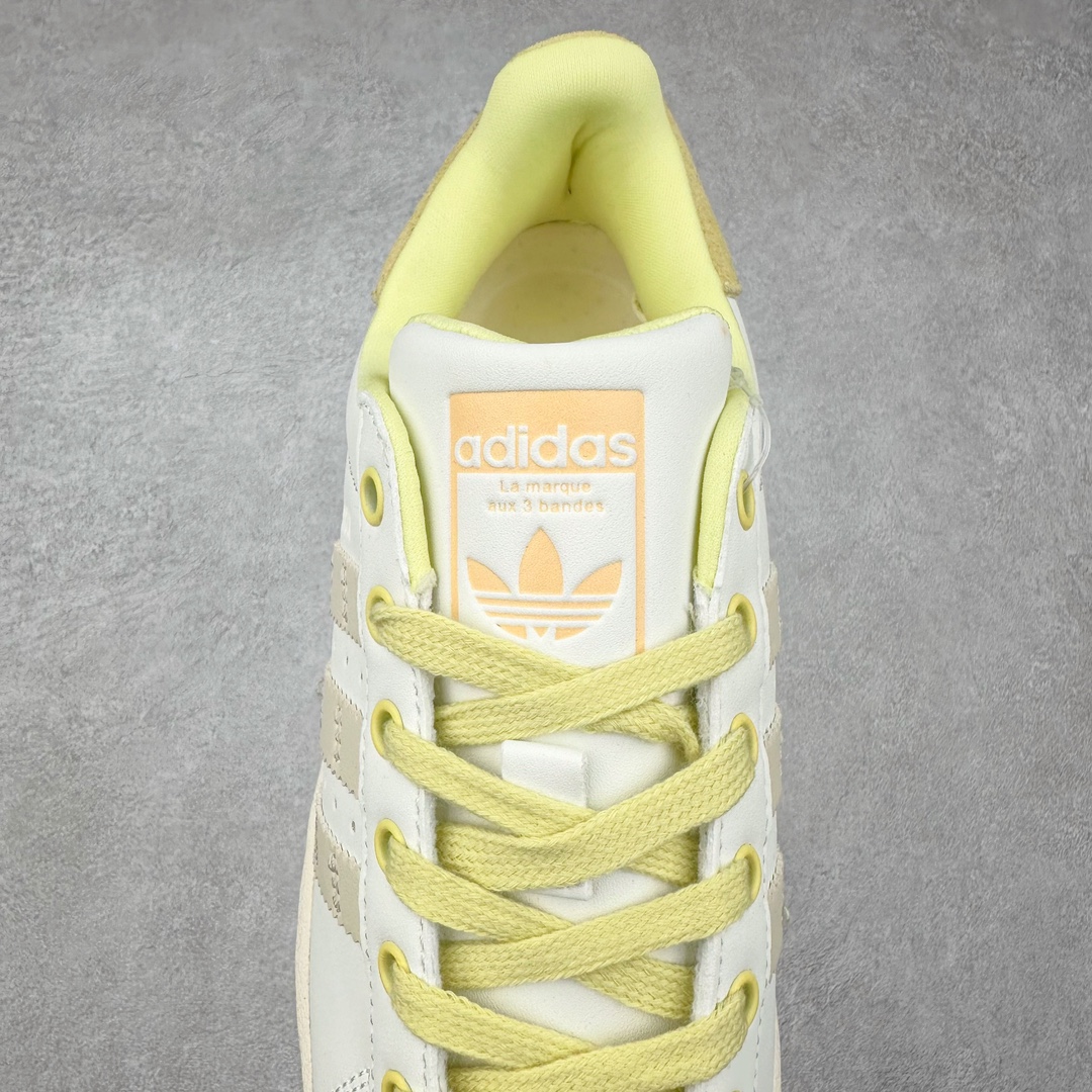 图片[5]-AD Originals Superstar 经典复古贝壳头板鞋 IF1805 诞生于1969年 是第一双将全皮面鞋 身与橡胶鞋头结合在一起的低帮篮球鞋 Superstar最开始 是作为高帮篮球鞋Pro Model的低帮版本而出现的 但因为其独特和醒目的橡胶鞋头造型而让大家熟知 被大家形象地称为\\\”shelltoe\\\”贝壳头 在70年代的美国职业篮球场上 接近3/4的NBA球员都将这双Superstar作为场上用鞋 80年代之后 经过不断的改良和发展 Superstar逐渐成为横跨时装、音乐、街头文化、休闲和运动等各大领域的时尚潮鞋 尺码：36 36.5 37 38 38.5 39 40 40.5 41 42 42.5 43 44 44.5 45-选品中心