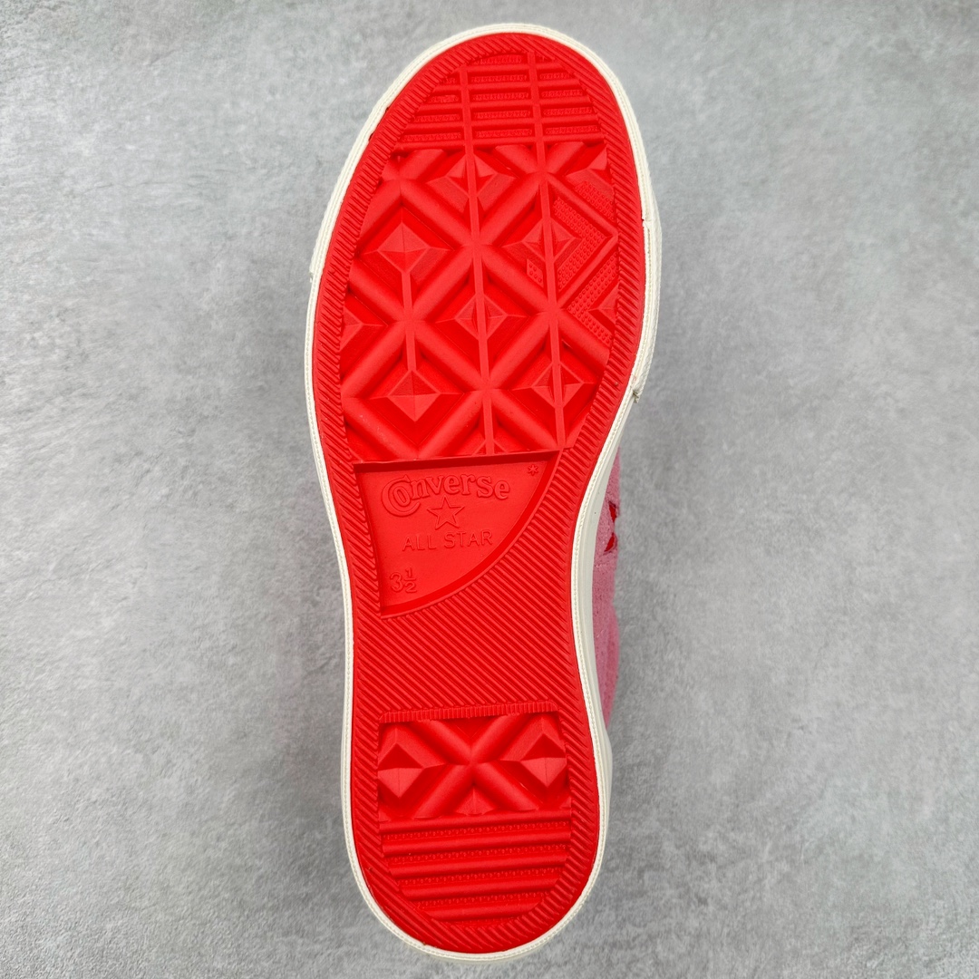 图片[9]-Converse x Hello Kitty 联名 结合经典的One Star鞋款 粉色鞋身 侧面星星搭配刺绣蝴蝶结 呈现风格极为有趣 少女心十足 细节点缀更是非常巧妙 充满趣味性 彻底释放你的公举心 翻毛皮材质 柔软细腻 两副鞋带 可替换使用或花式系带 根据服饰的色彩随意切换造型！ 货号：162939C 尺码：35 36 39.5 37 37.5 38 39 40 41 41.5 42 42.5 43 44-选品中心