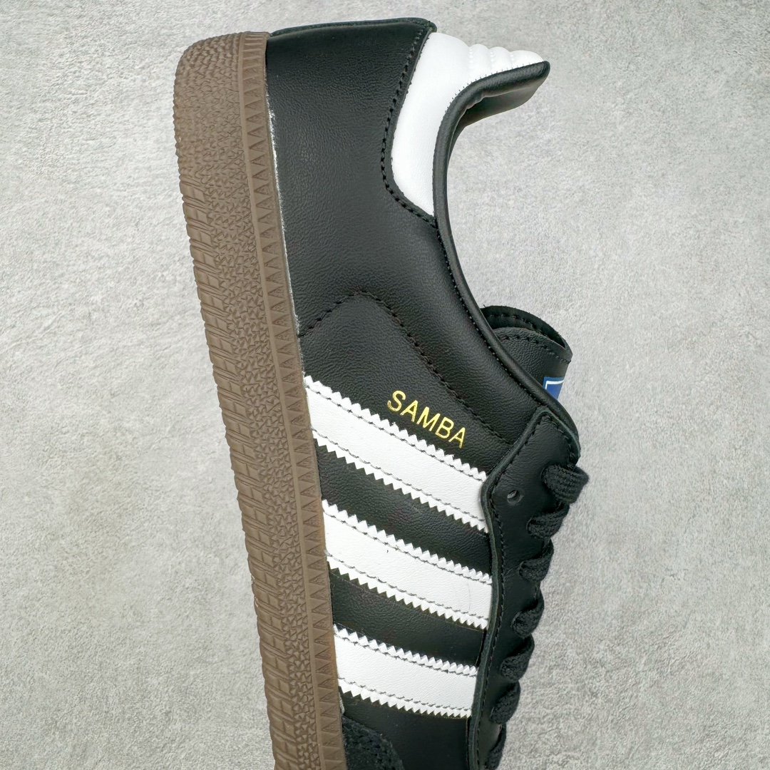 图片[6]-＃CS纯原 AD Original Samba OG 复古经典轻便板鞋 黑白 B75807 原装头层牛皮加持 正确烫金高频细节 原装纳米超迁皮料 独家私模橡胶大底 原盒原配 正确黑色中底布 过宽过胶 这款桑巴鞋展示了高质量的工艺 带有装饰的超锁缝制和无缝的手感 柔软、柔软的皮革造型和标志性的3条纹完成了精致的外观 正规合身鞋带 鞋面上有绒面鞋垫 橡胶鞋底 享受正畸套筒软感 自50年代首次亮相以来就一直在赢得粉丝的青睐 尺码：36 36.5 37.5 38 38.5 39 40 40.5 41 42 42.5 43 44 44.5 45-选品中心